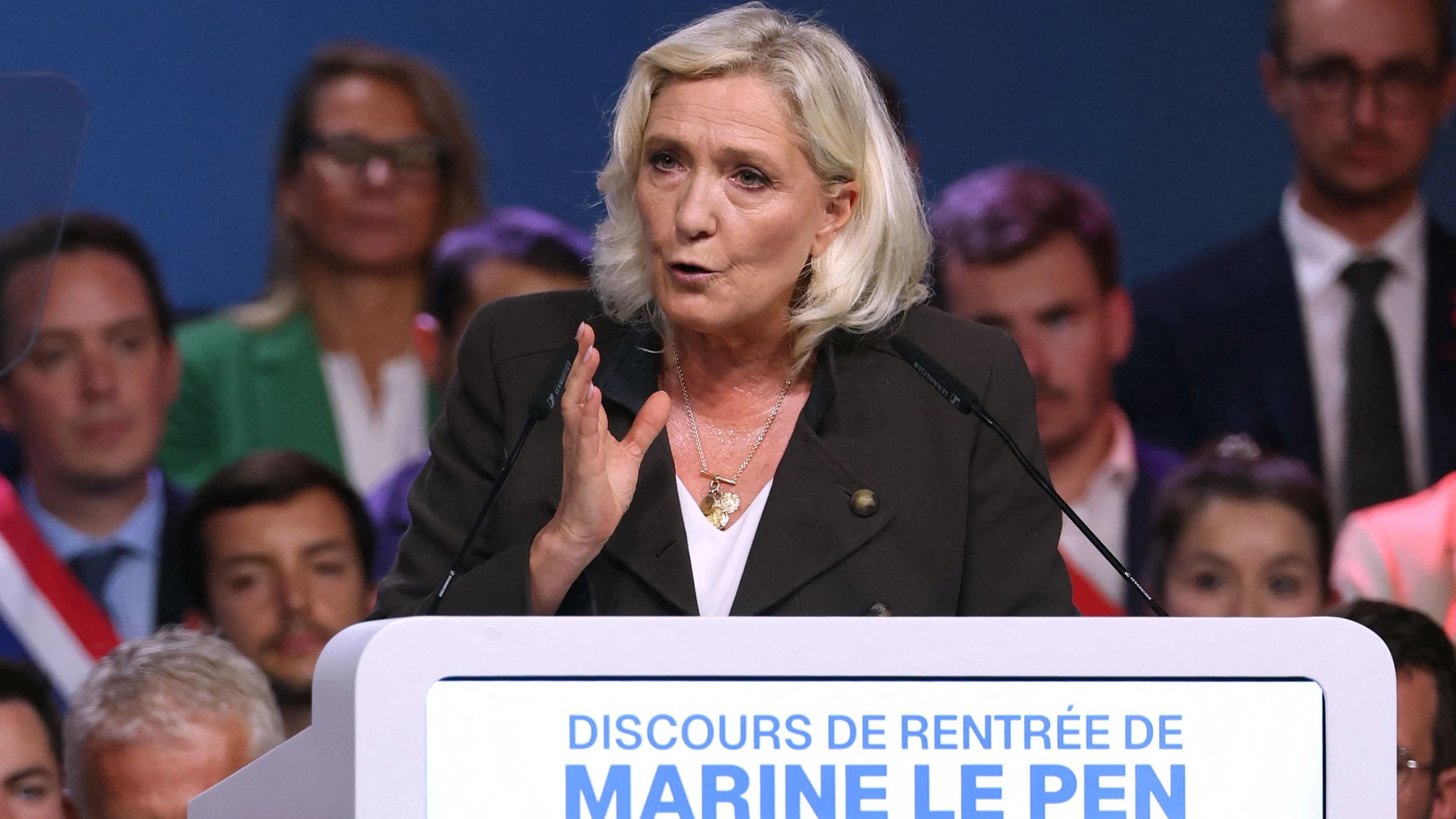 Marine Le Pen: „Mit uns werden alle Franzosen prioritär behandelt“