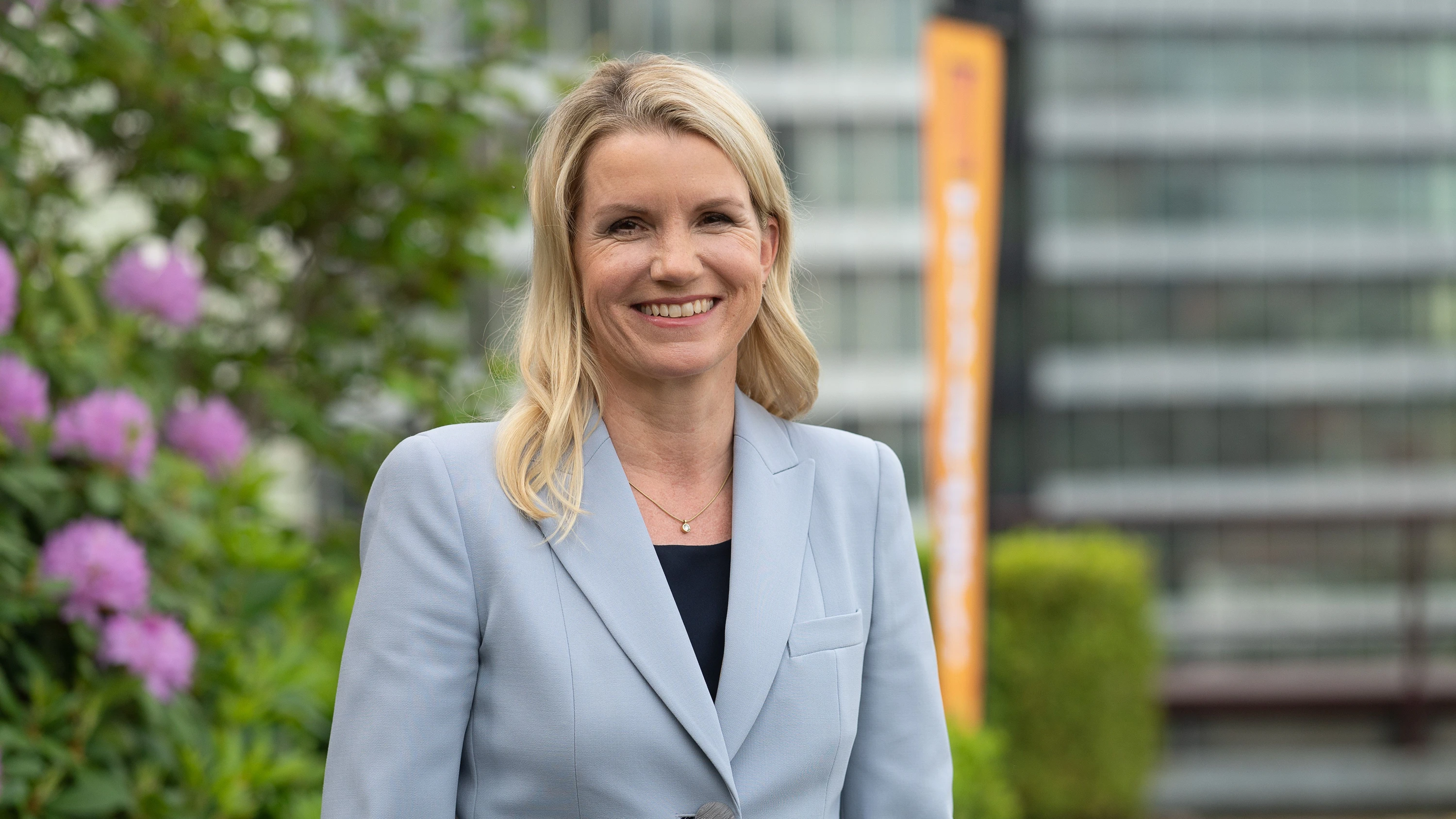 Business-Ticker: Bahn wirft offenbar Vorstandsmitglied raus Business-Ticker: Bahn wirft offenbar Vorstandsmitglied raus