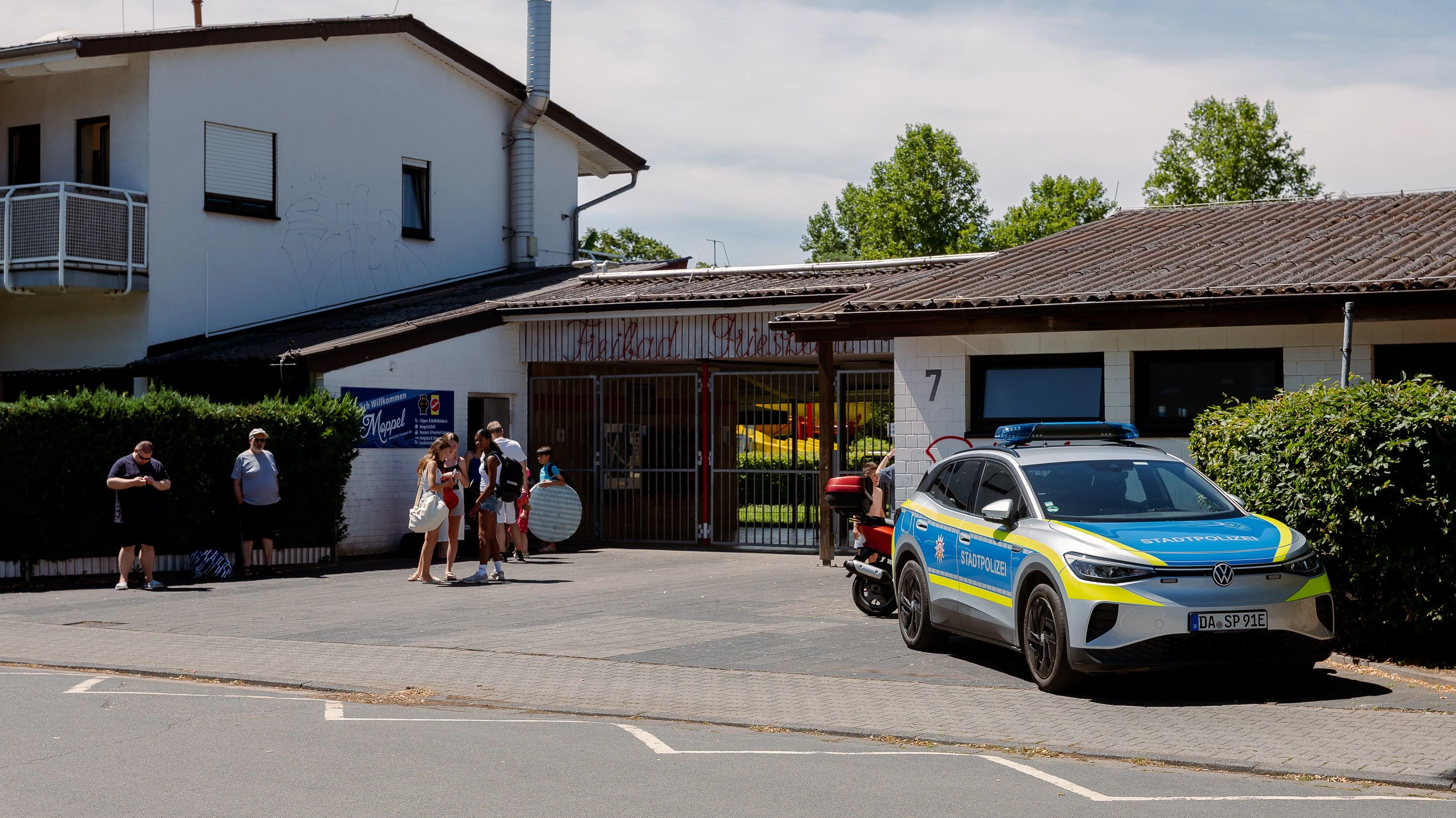 Nach Attacke auf Bademeister: Griesheimer Freibad nimmt wieder Betrieb auf Nach Attacke auf Bademeister: Griesheimer Freibad nimmt wieder Betrieb auf