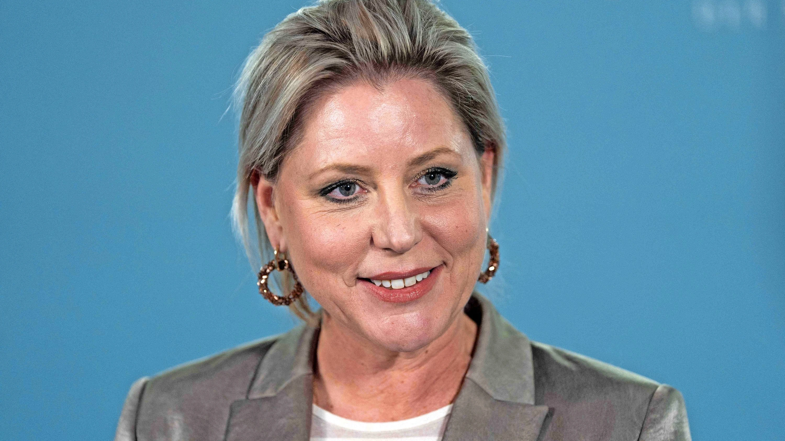 Ministerriege in Den Haag: Das niederländische Experiment kann beginnen