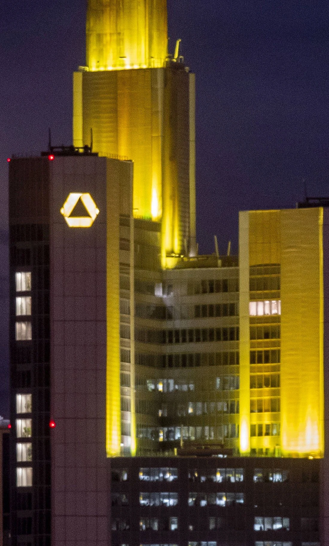 Commerzbank senkt Freibetrag: Negativzinsen von 50.000 Euro an | FAZ