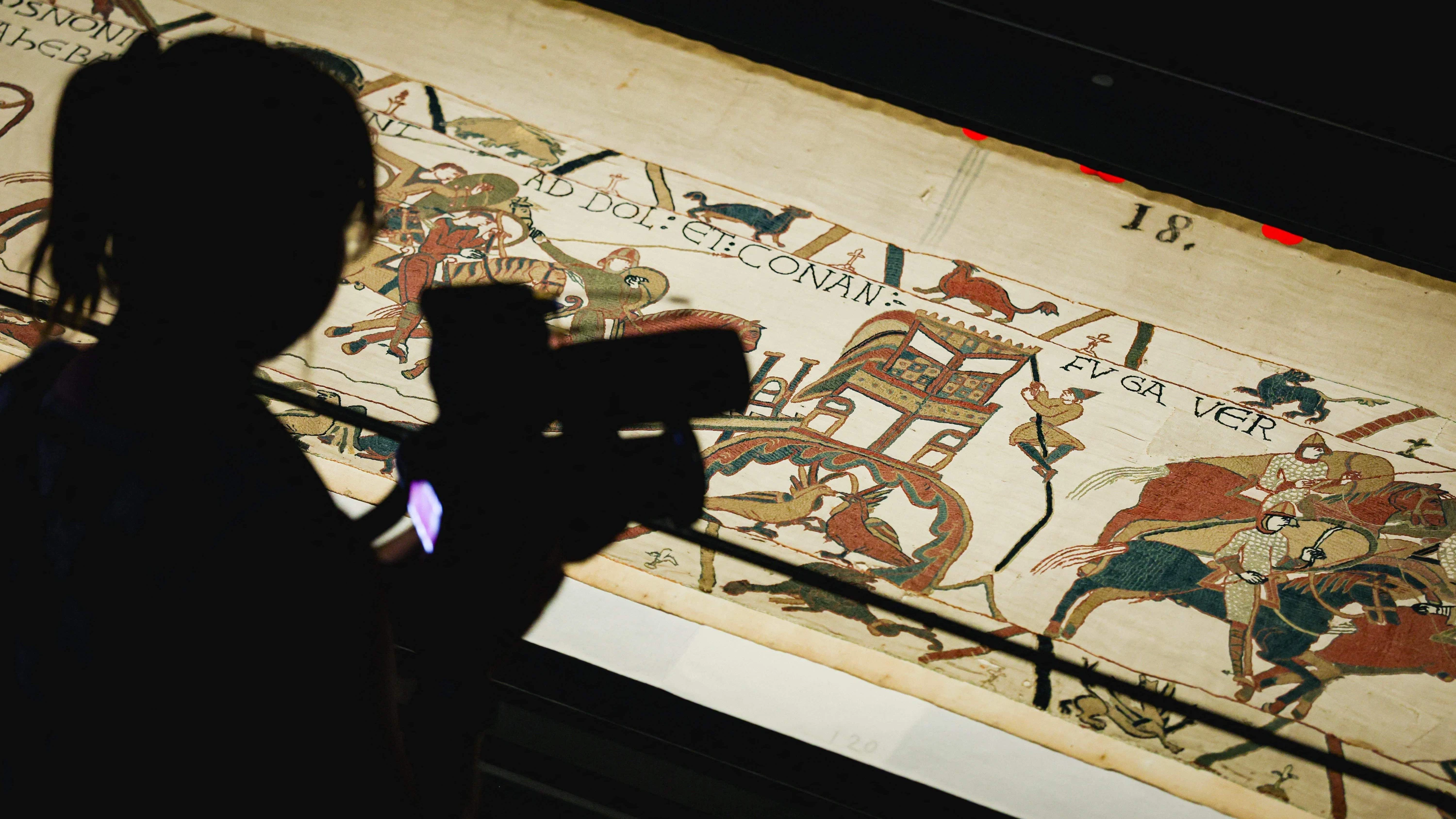 Gegen Warteschlangen: British Museum in London verhängt Fotoverbot für Wandteppich von Bayeux Gegen Warteschlangen: British Museum in London verhängt Fotoverbot für Wandteppich von Bayeux