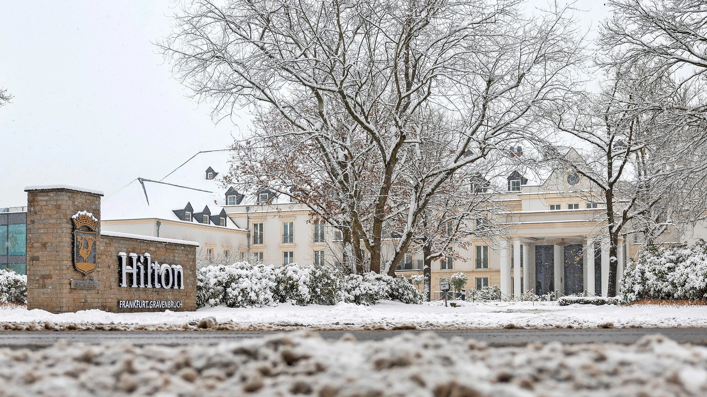 Unter Sanktionen: Iranischer Pleitebanker besitzt deutsche Hilton-Hotels