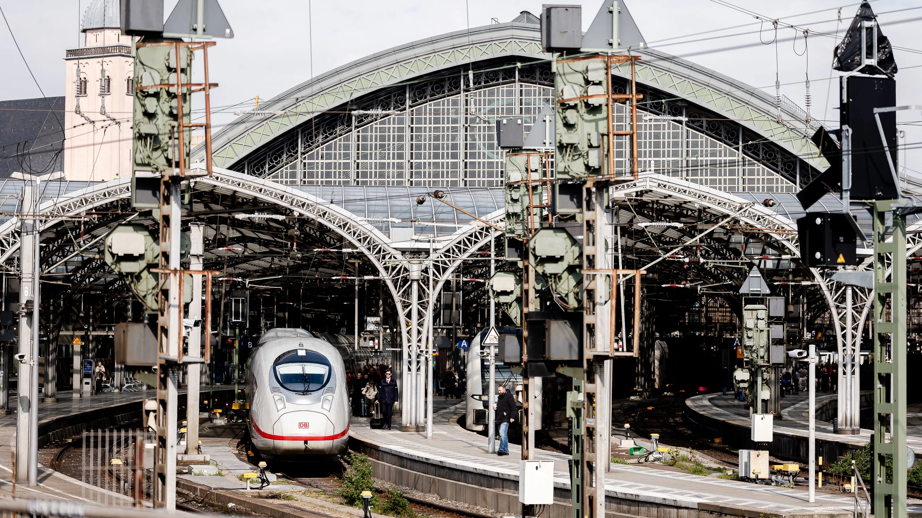KAPUTTE INFRASTRUKTUR: Braucht es einen Aufbau West?