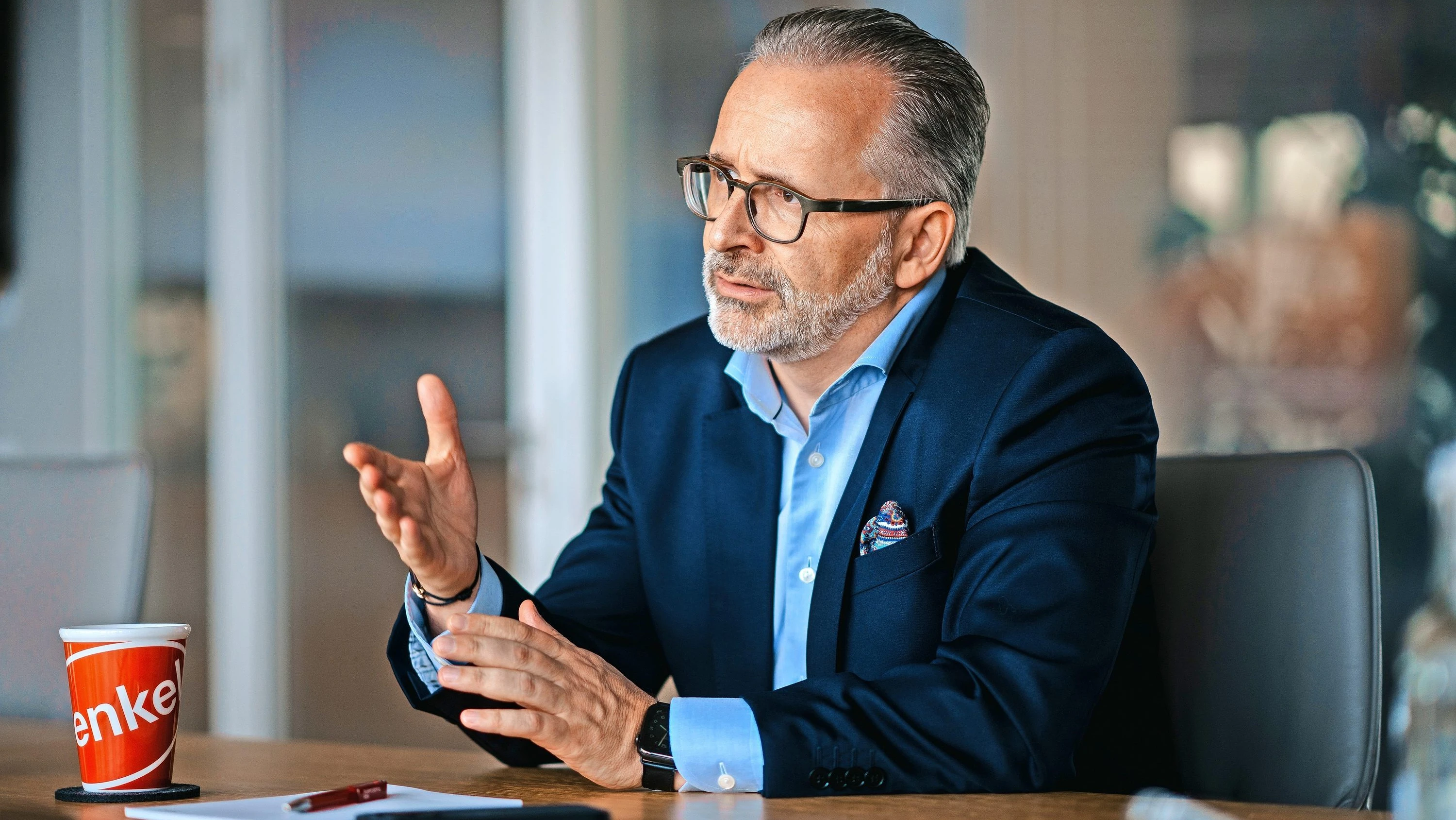 Henkel-Chef Knobel: „Mit Elektroautos können wir mehr Umsatz machen als mit Verbrennern“