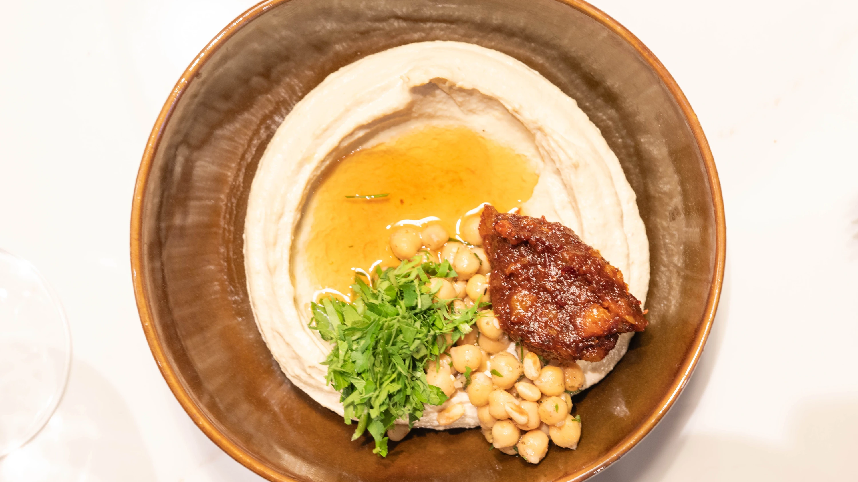 Kichererbesen in Begleitung: das Hummus mit Aprikosen-Harissa - Wonge Bergmann