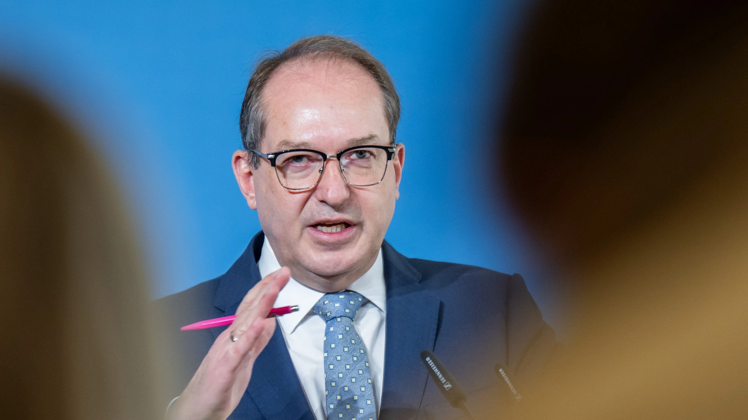 Nach Aufnahmestopp: Dobrindt kündigt Einreise weiterer Afghanen an Nach Aufnahmestopp: Dobrindt kündigt Einreise weiterer Afghanen an