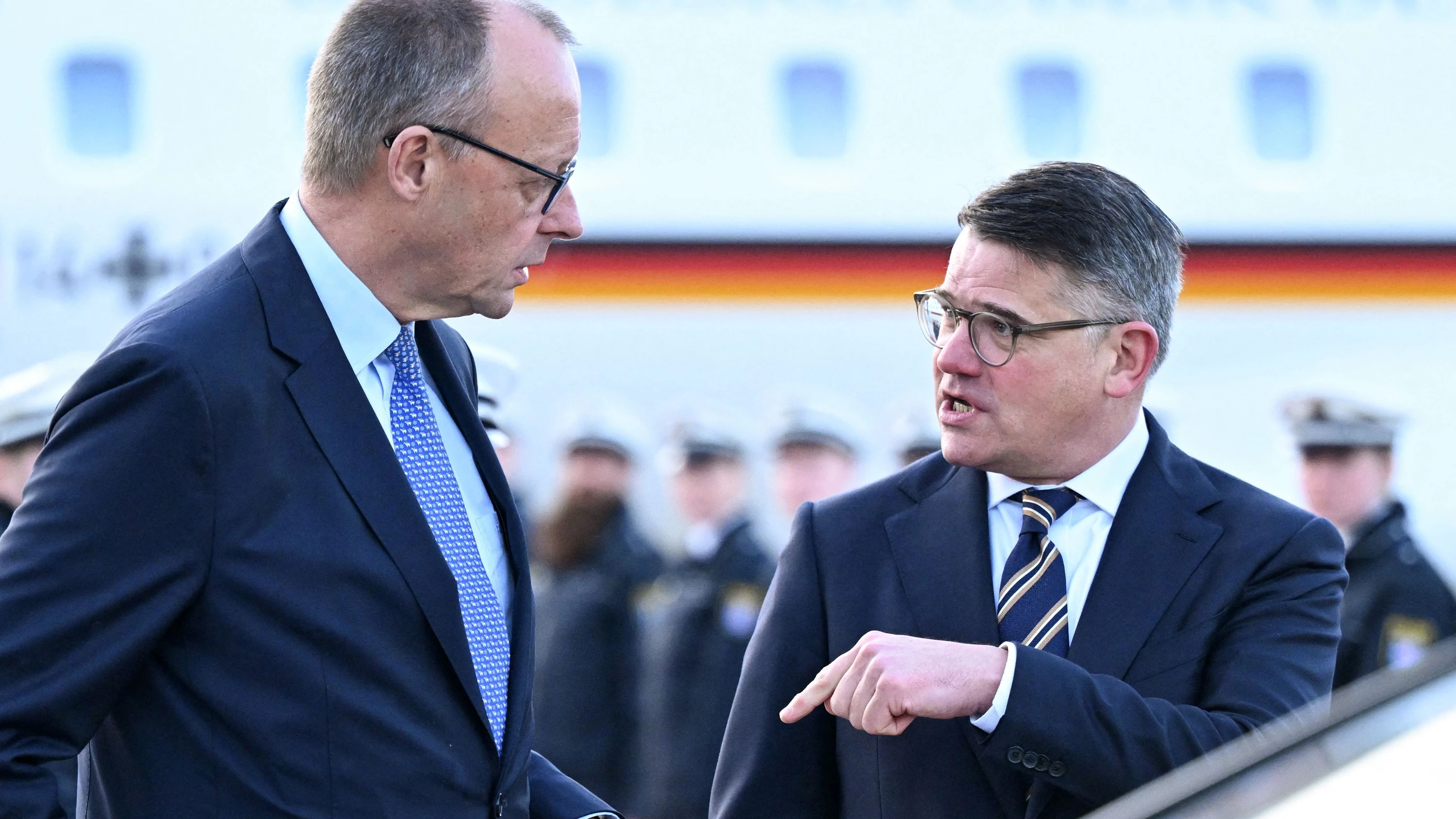 Bild: Deutschland-Liveblog: Rhein stärkt Merz: Kanzlertauschdebatte Unsinn