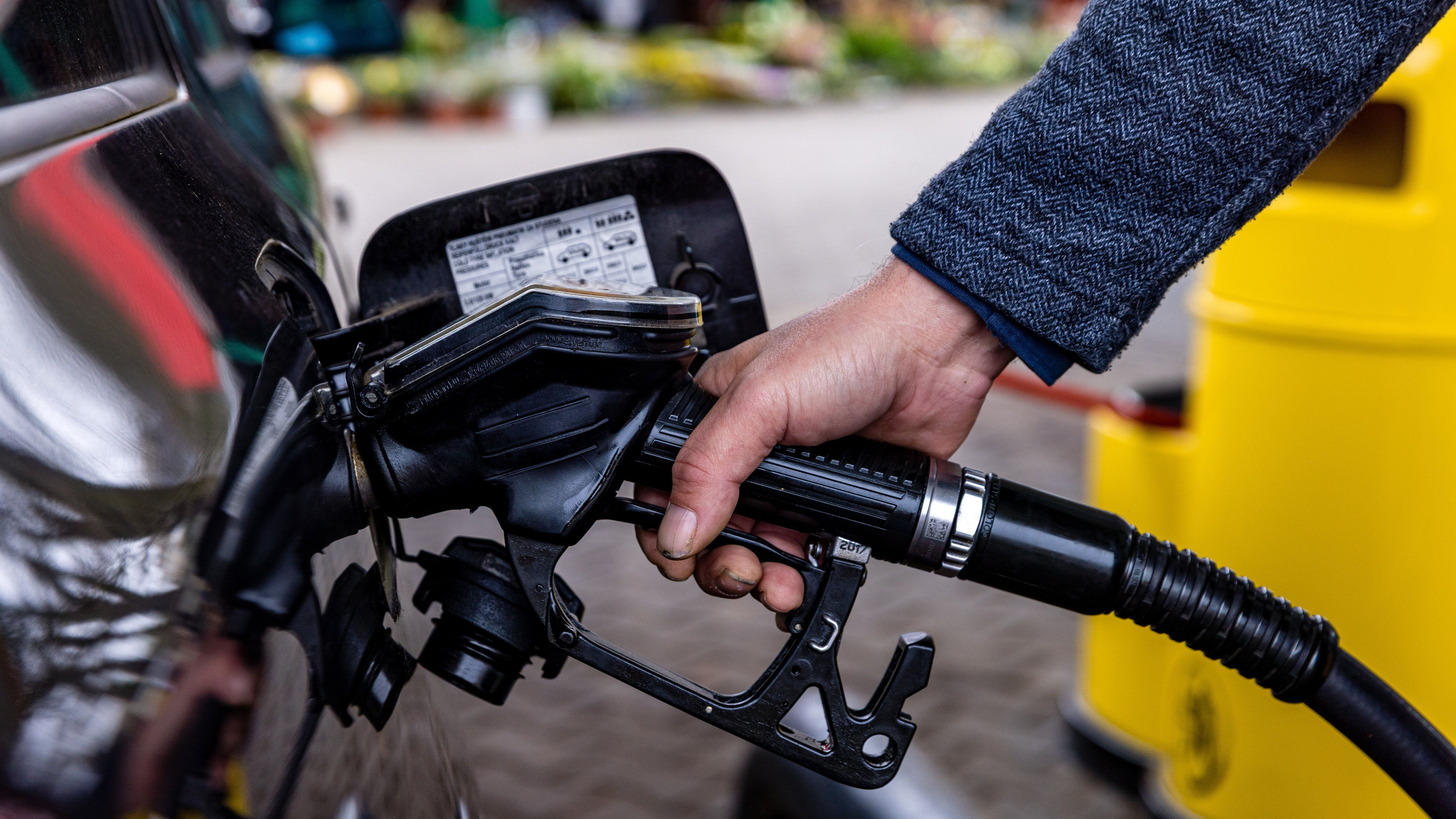 Sinken die Spritpreise durch den Tankrabatt?