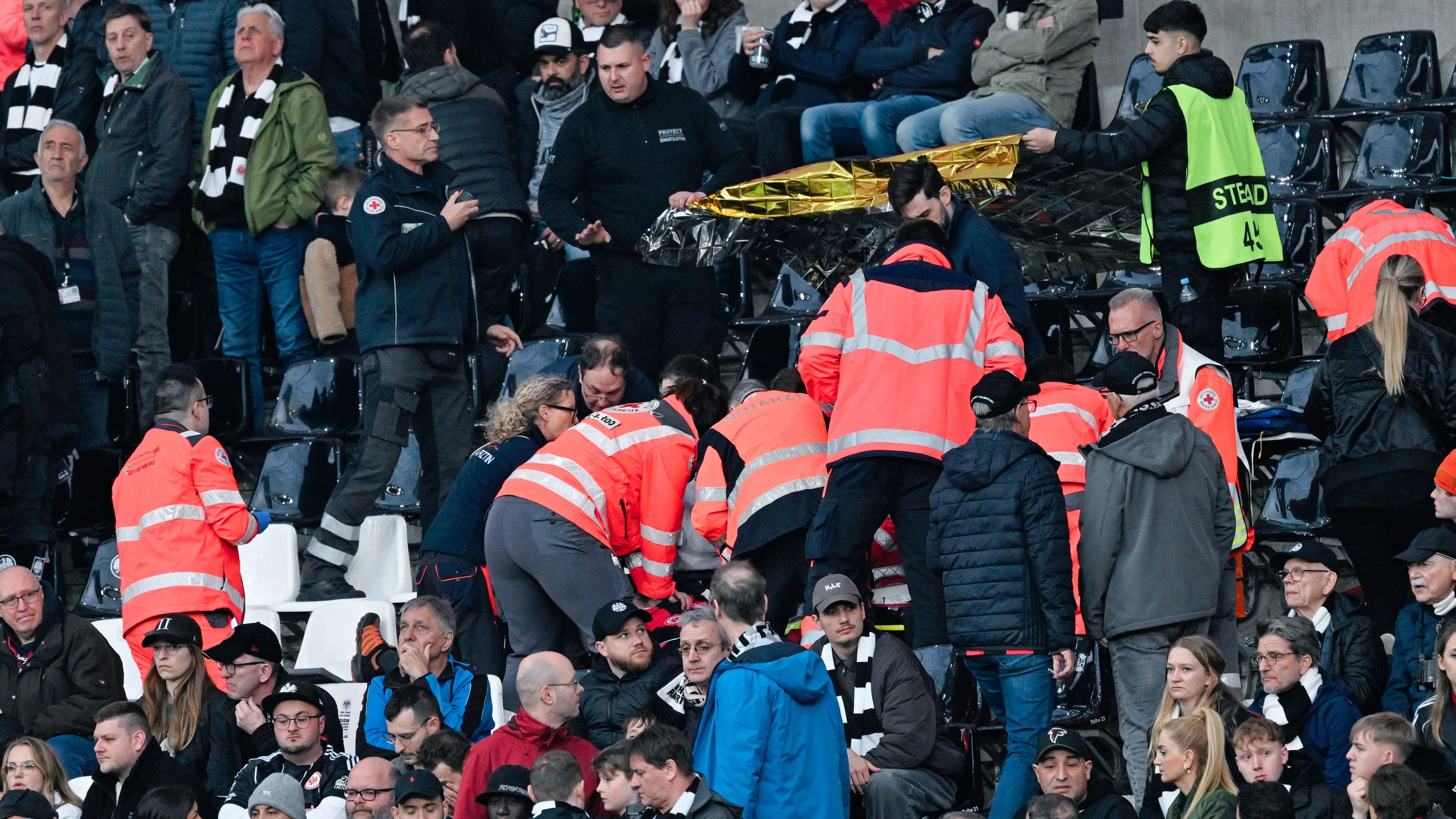 Frankfurt: Zuschauer stirbt nach Notfall bei Eintracht-Spiel