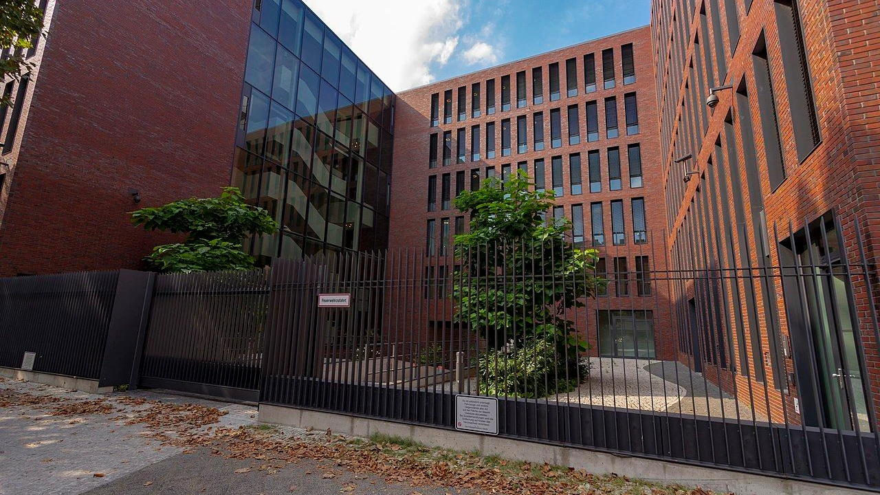 BVerwG zur Wissenschaftsfreiheit: Soll ein Vertreter des ethnischen Volksbegriffes deutsche Nachrichtendienstler ausbilden?