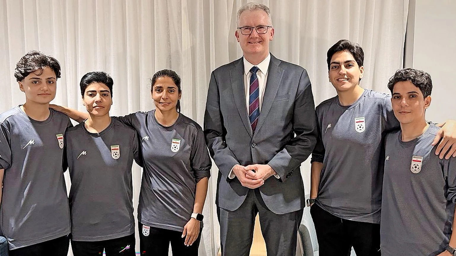 Asyl für Irans Fußballerinnen: Flucht an Terminal 1