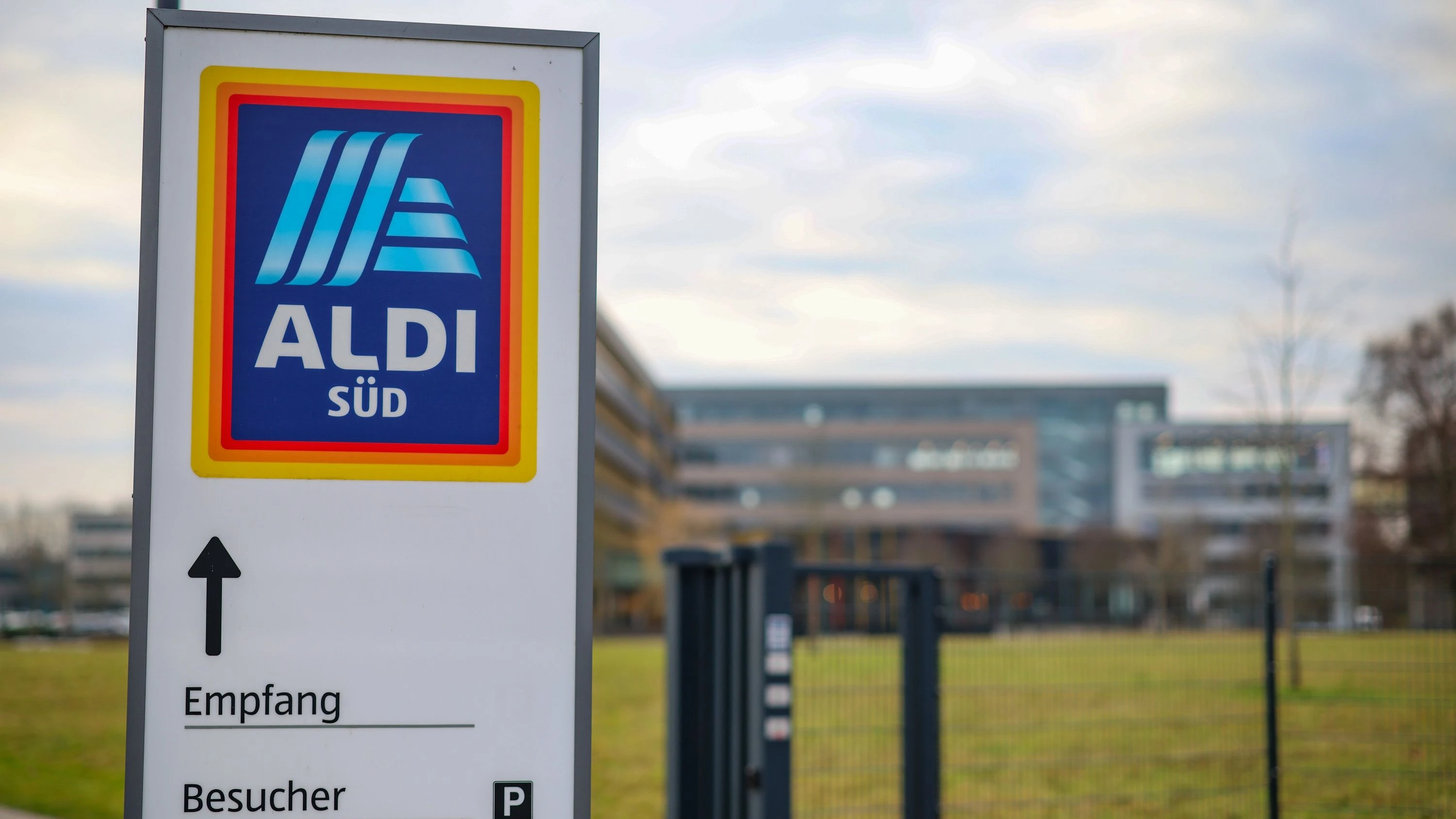 Business-Ticker: Aldi Süd streicht 1250 Stellen am Hauptsitz