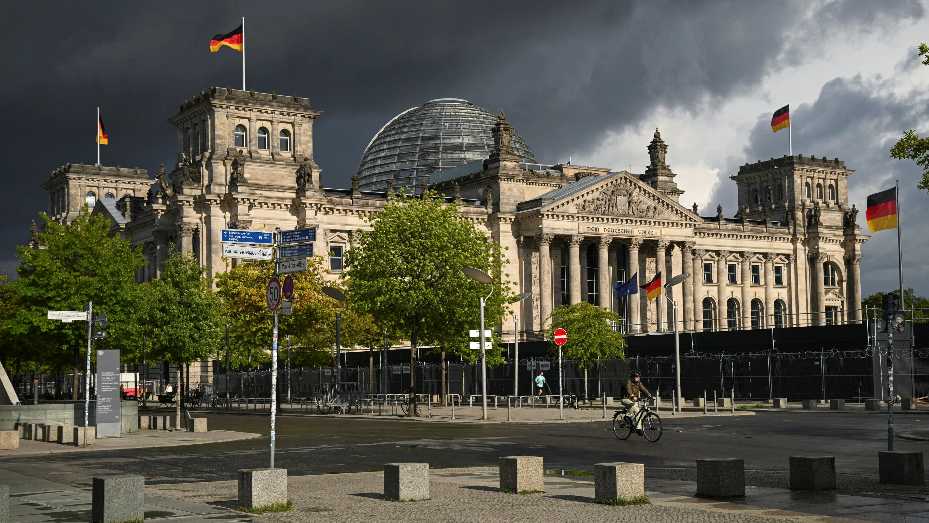 Die AfD und die Macht: Warum Beamte wichtig sind