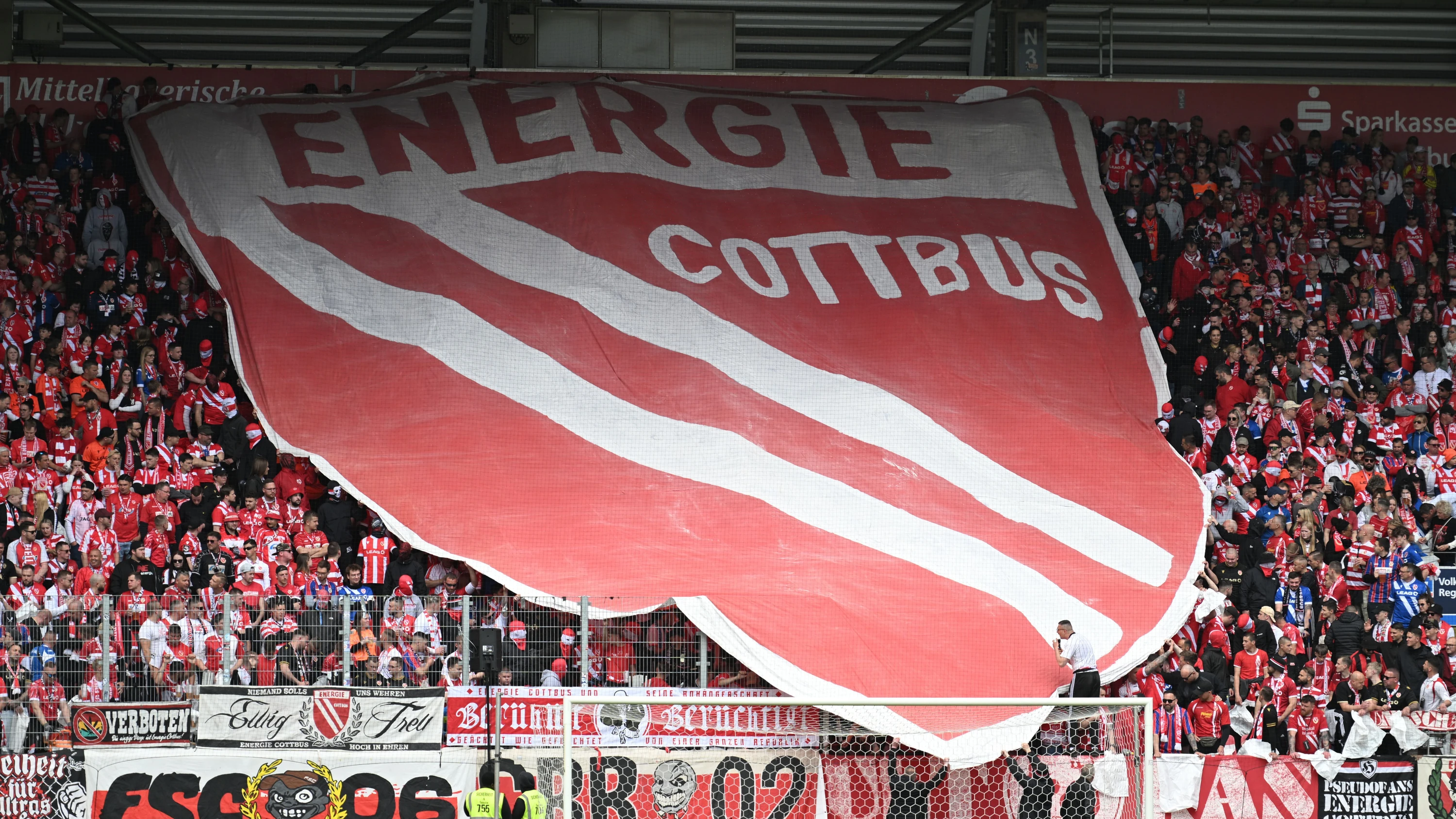 Dritte Fußballliga: Energie Cottbus steigt in die zweite Bundesliga auf