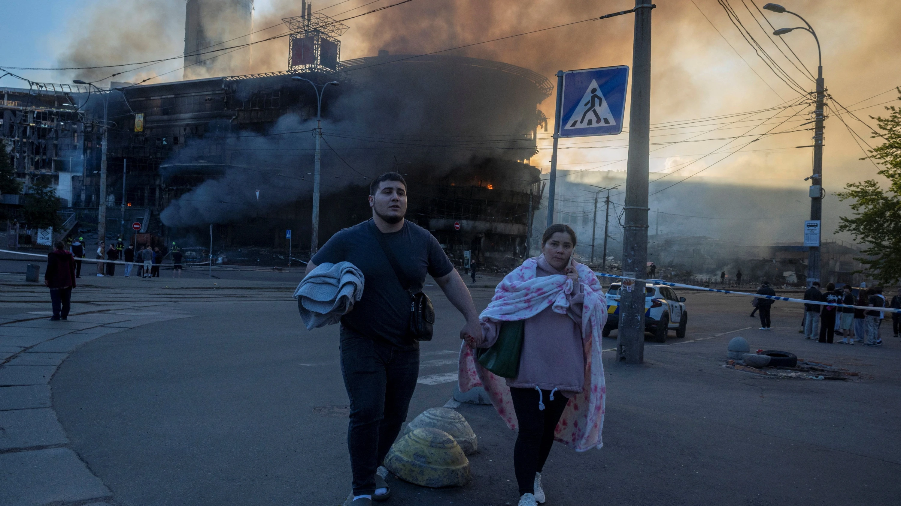 Angriffe auf die Ukraine: Putin befiehlt, Kiew brennt