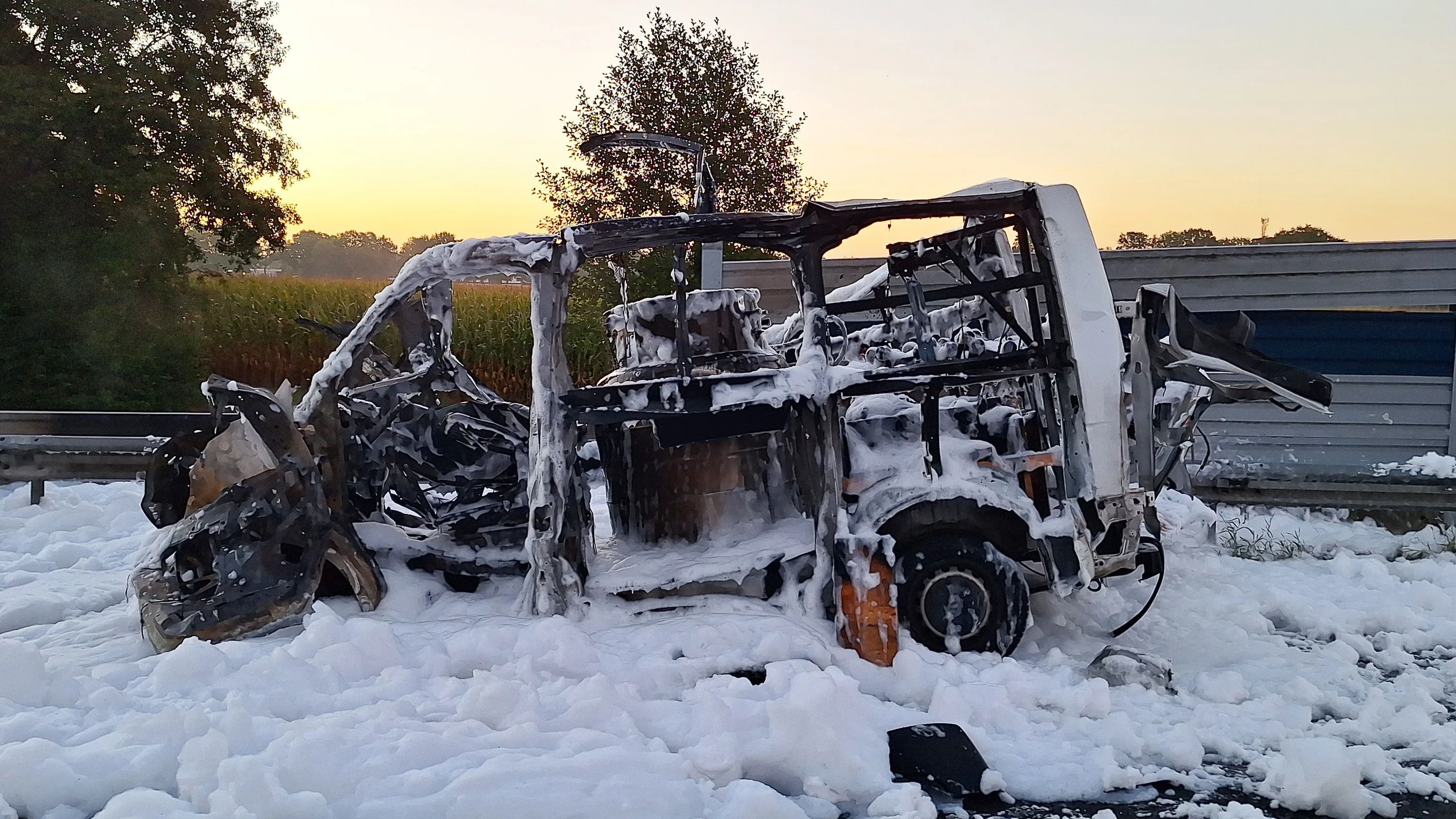Beladen mit Gefahrstoffen: Kleintransporter explodiert auf der A1