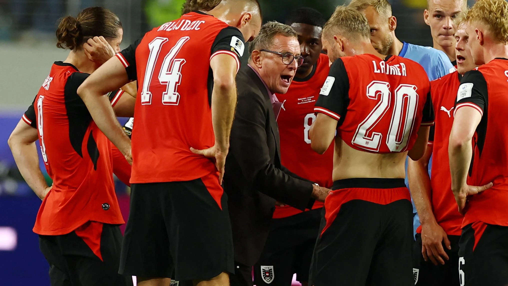 Alle mal herhören! Ralf Rangnick hat das Kommando. - Reuters