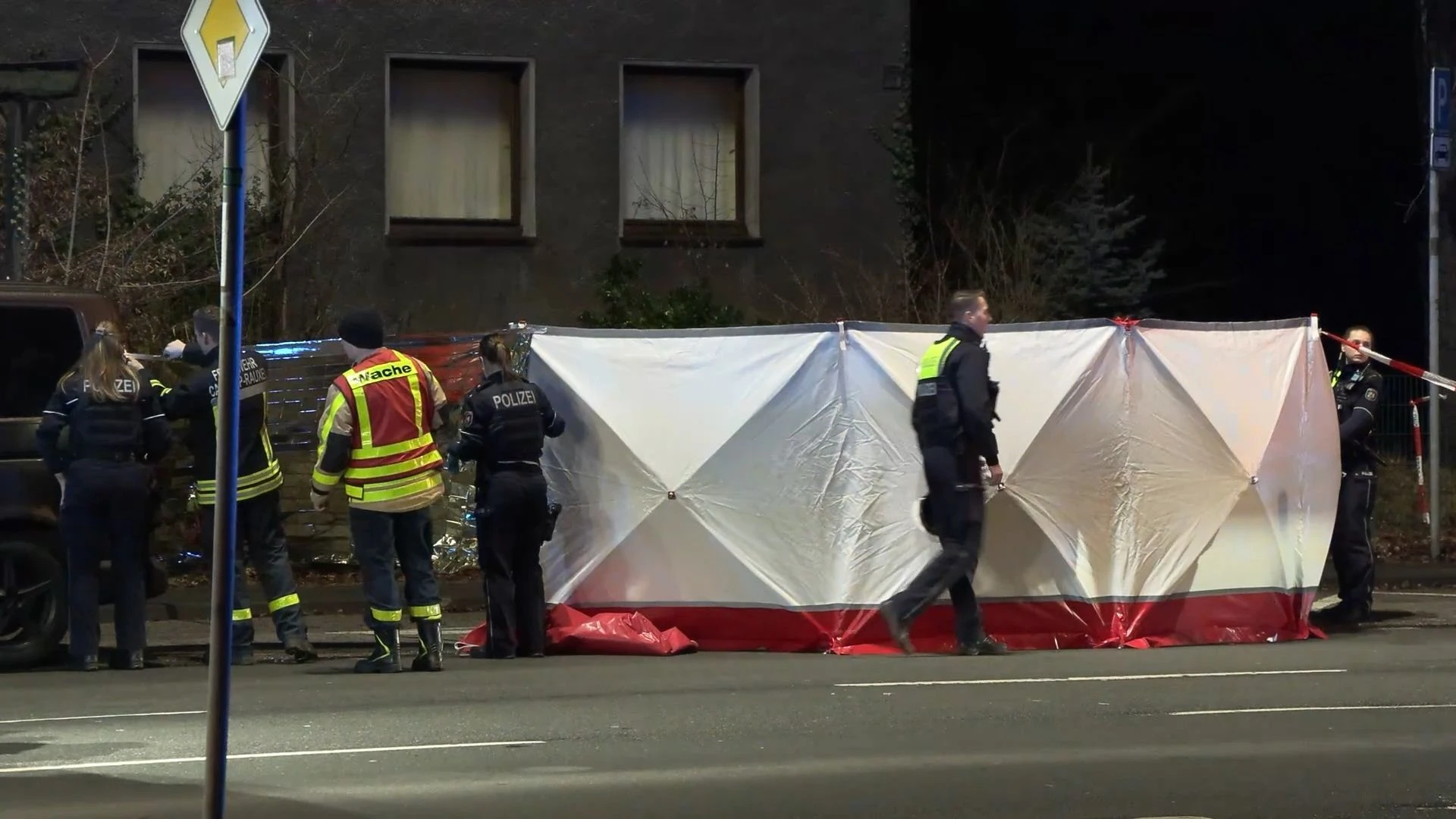 Jugendlichen getötet: Unter Mordverdacht stehende 17-Jährige weiter auf der Flucht