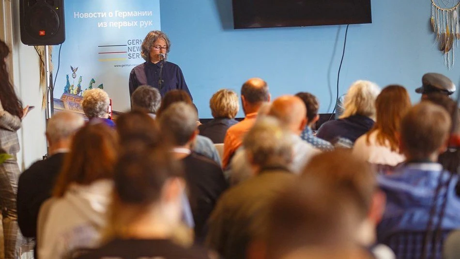 Sperrung von Konten: Kreml geht gegen Exilschriftsteller vor Sperrung von Konten: Kreml geht gegen Exilschriftsteller vor