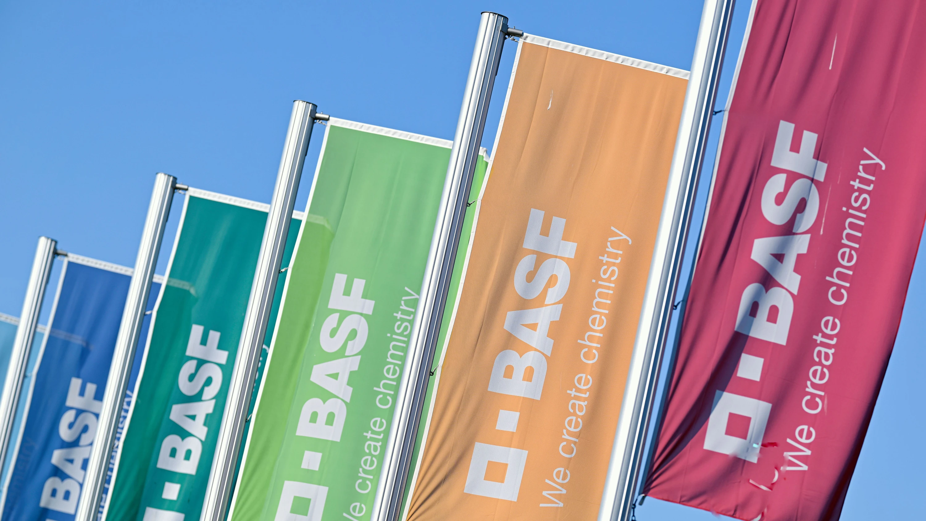 Business-Ticker: BASF will mit Sparprogramm Fixkosten um 20 Prozent senken