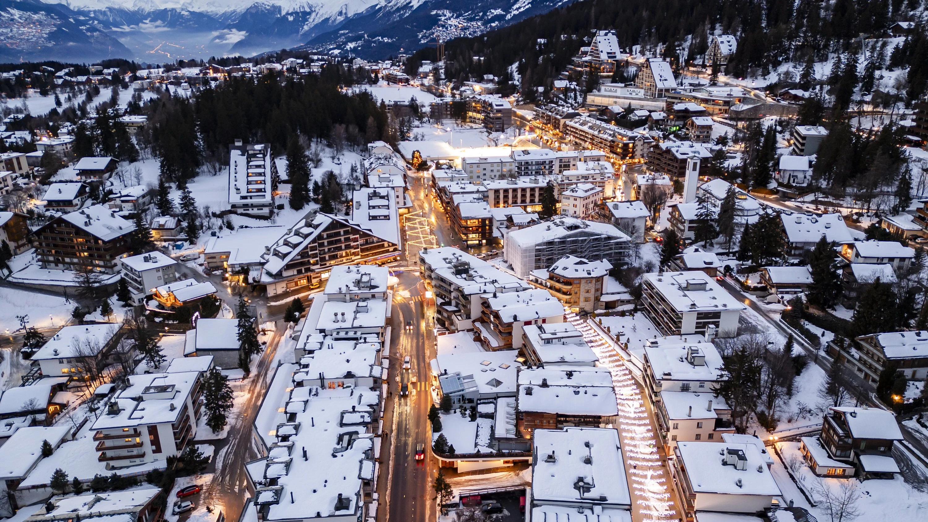 Crans-Montana: Explosion bei Silvesterparty in Skiort – Tote in der Schweiz