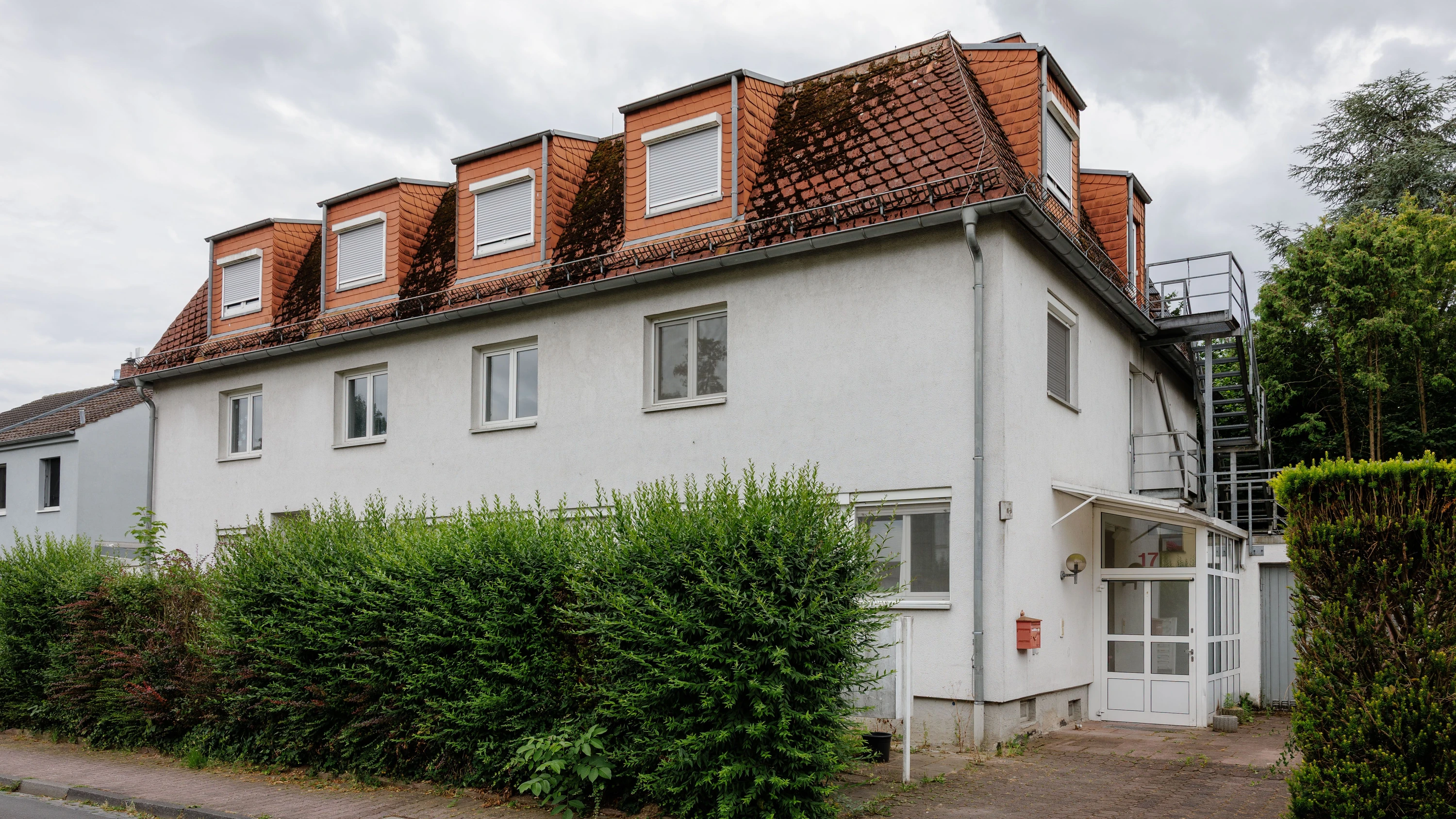 Künftiges Wohnheim: Das Haus an der Hohemarkstraße in Frankfurt soll nach einem Umbau Auszubildende beherbergen. - Emil Eichinger