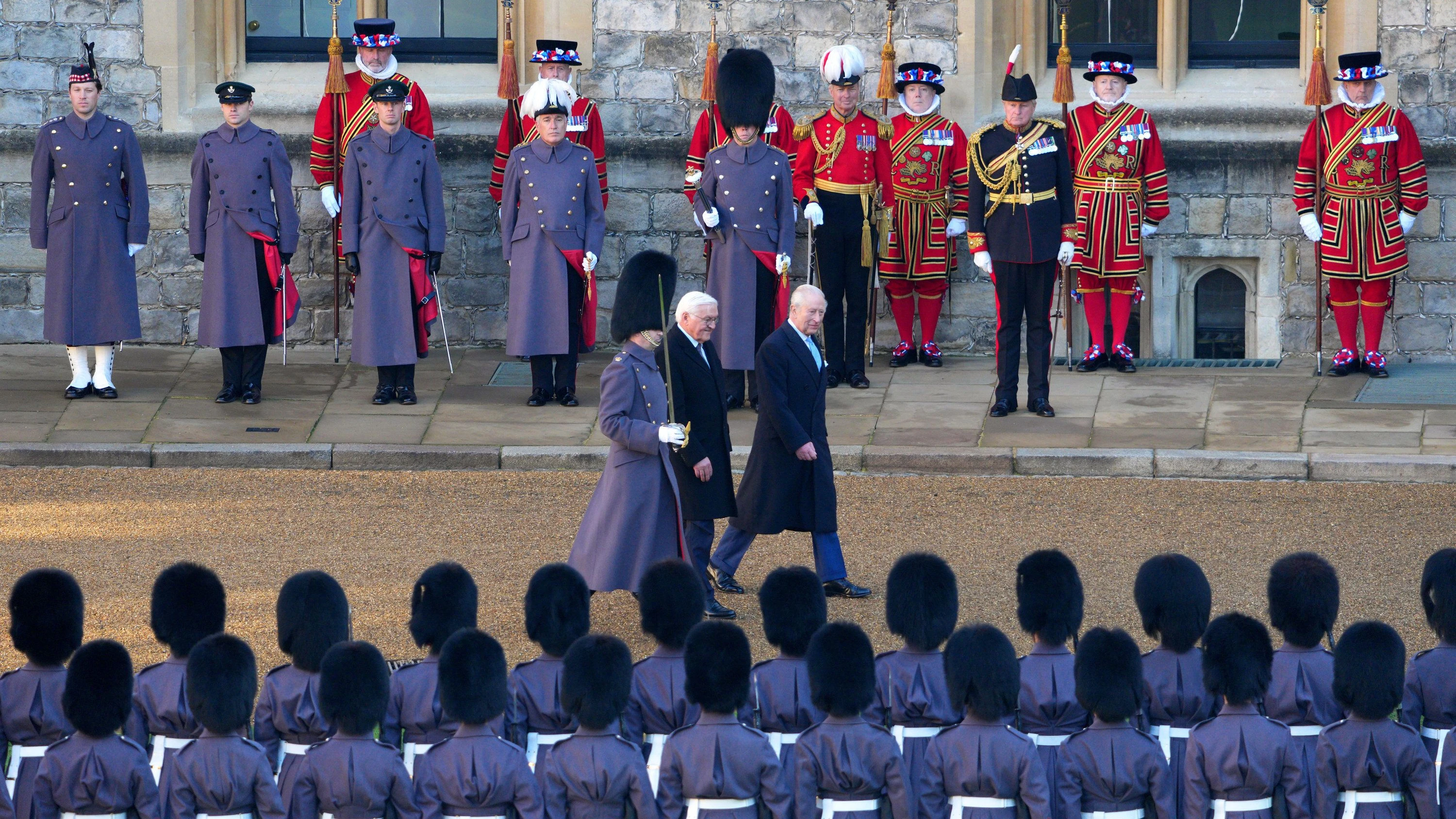 Steinmeier in London: Empfang mit Hymne, Kutschen und Kanonen