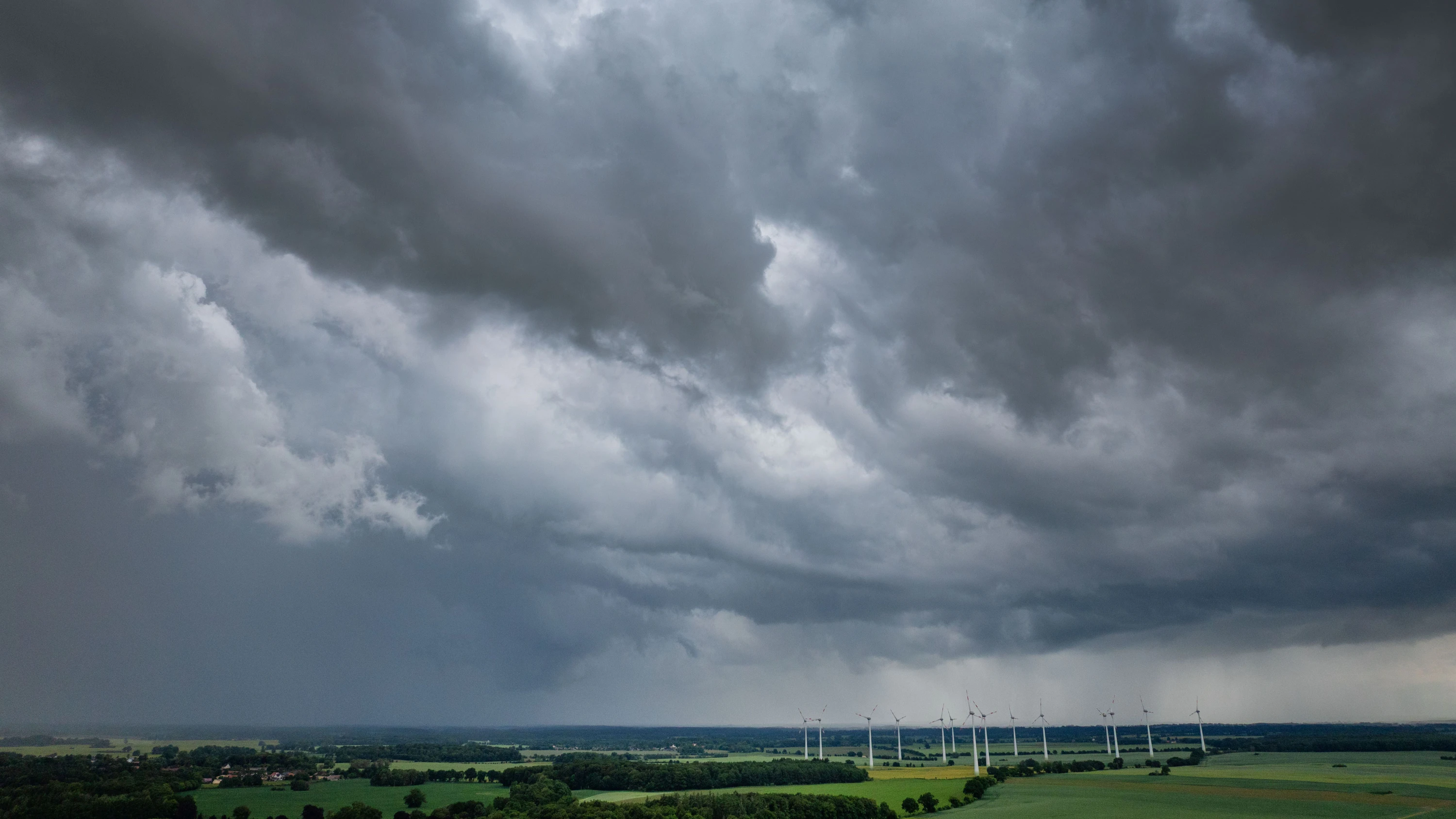 Hitze-Liveblog: Neue Warnung vor Unwettern mit Starkregen, Hagel und Sturmböen