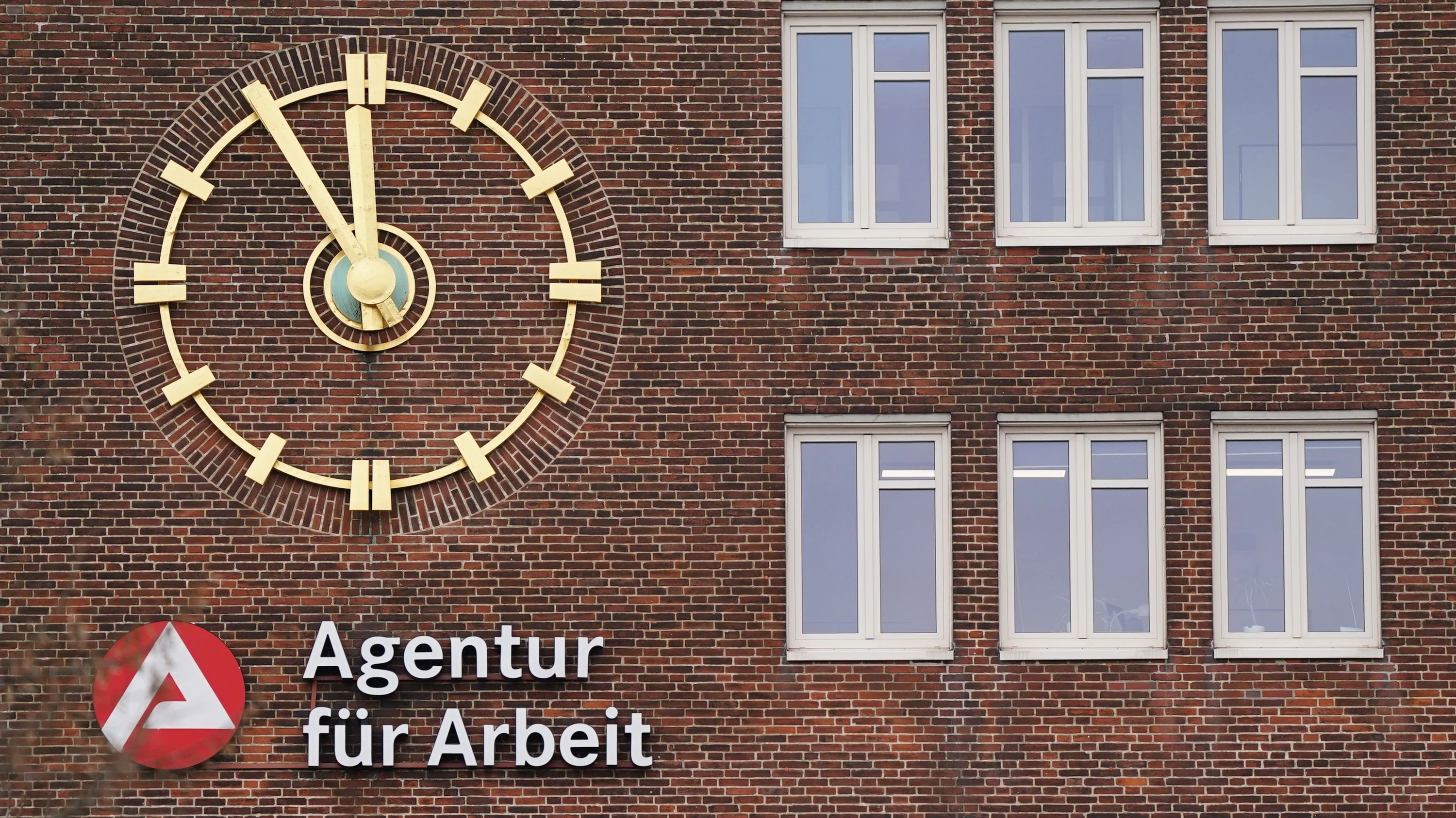 agentur-fuer-arbeit-in-hamburg.webp