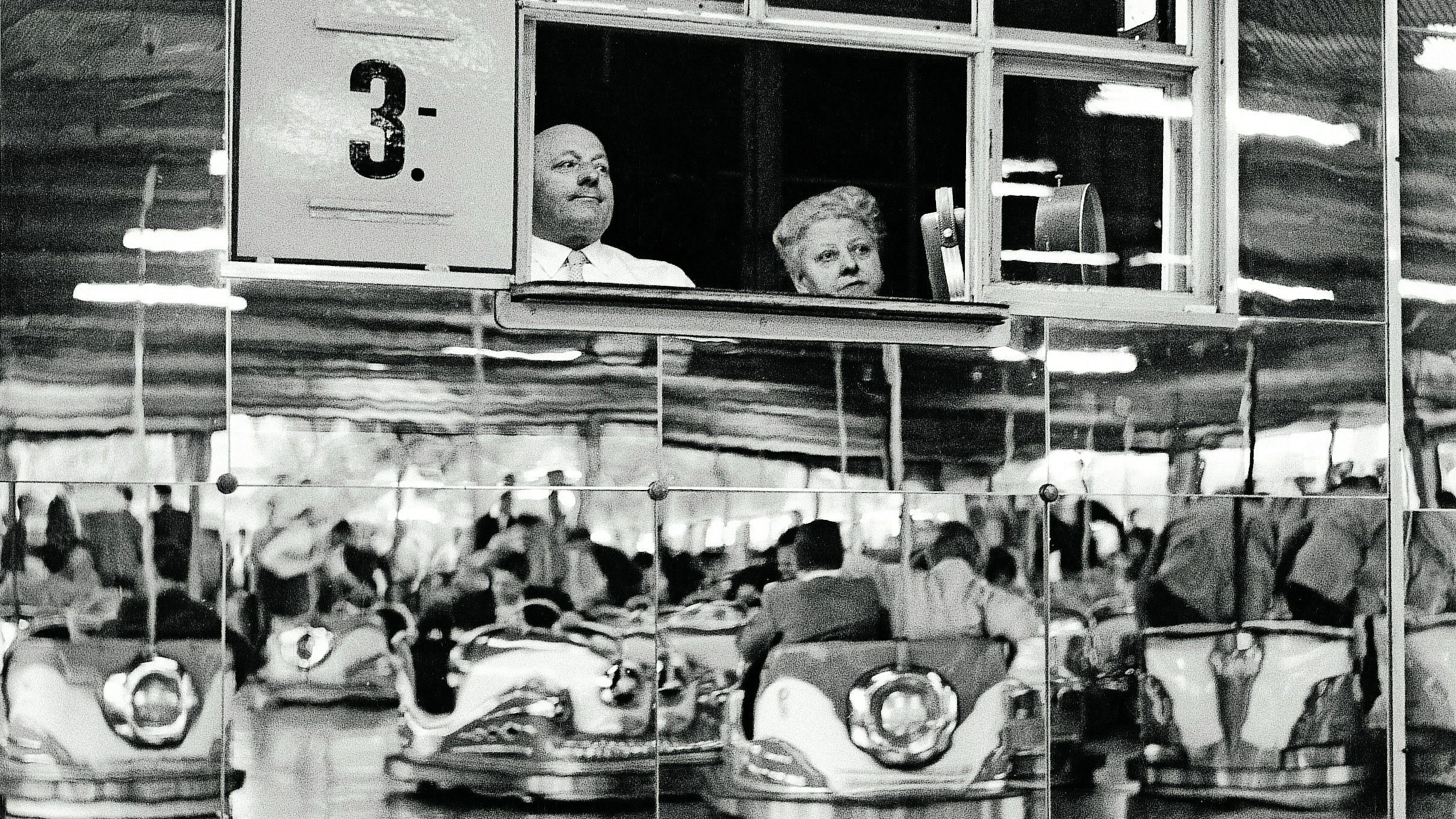 „Königin Esther“ von John Irving: Wer nicht in den Krieg will, muss schwängern oder das Knie opfern „Königin Esther“ von John Irving: Wer nicht in den Krieg will, muss schwängern oder das Knie opfern