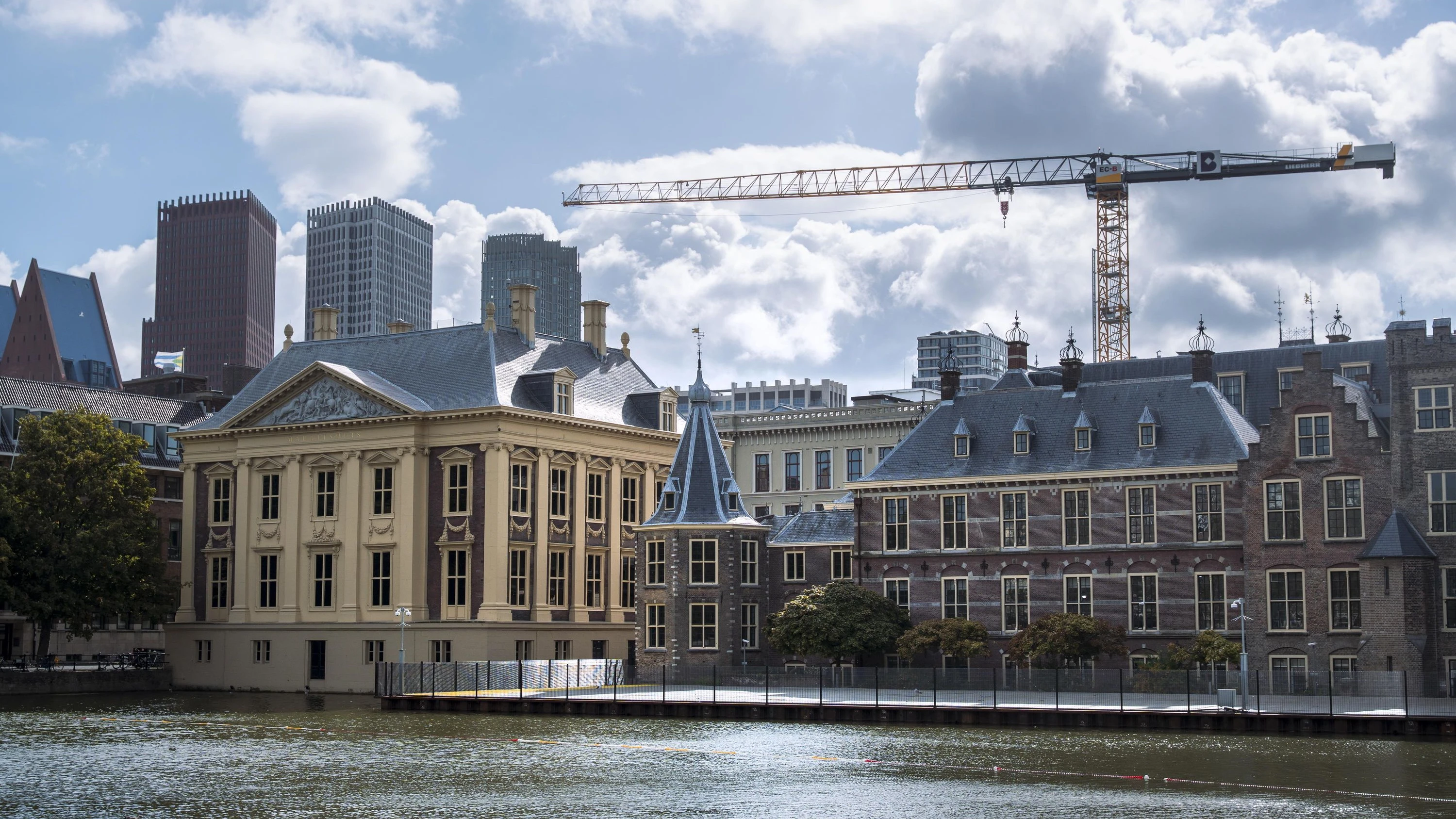 Niederländisches Parlament: Undichtes Dach, feuchte Balken und Holzameisen