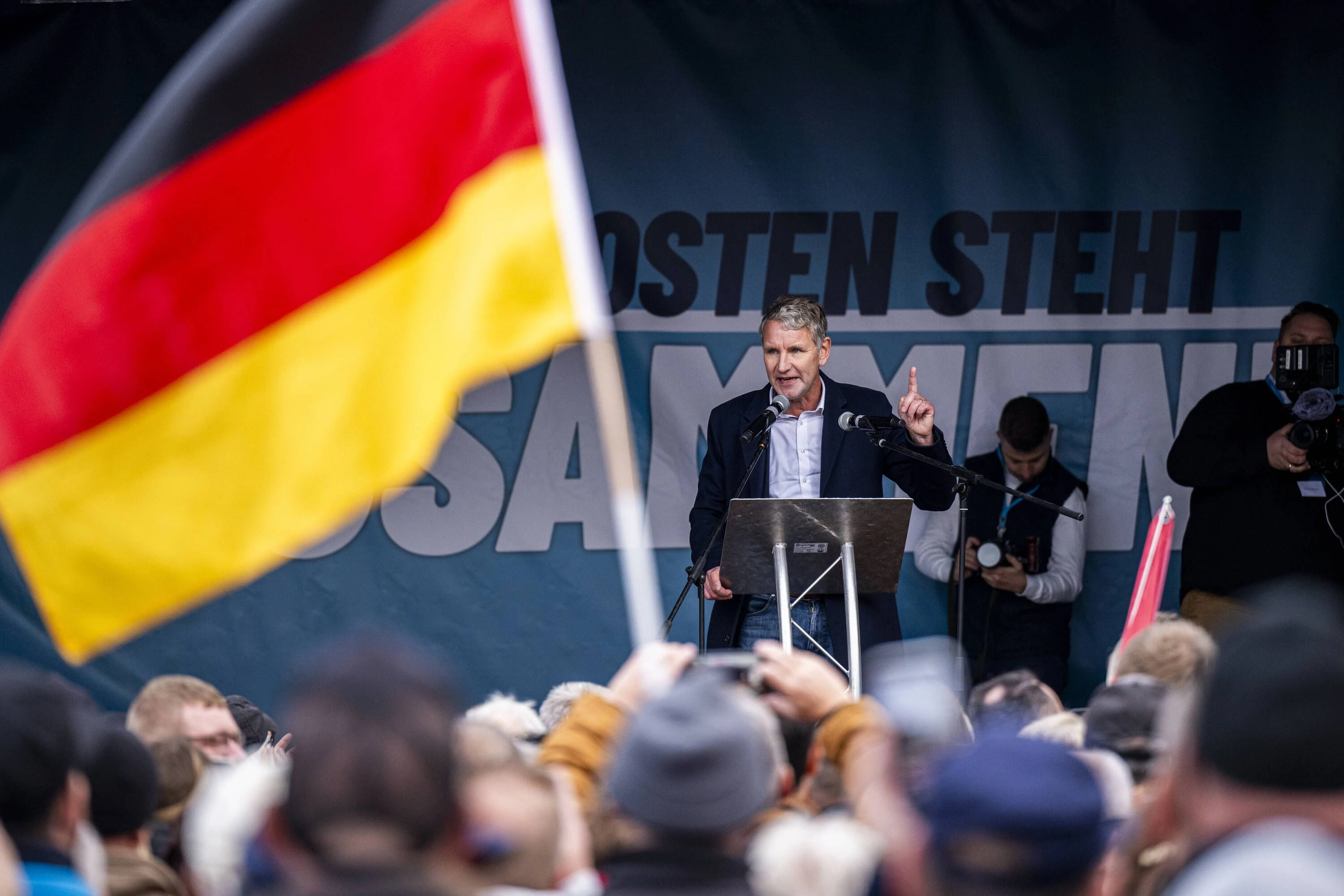 Björn Höcke: Wie bei einer AfD-Kundgebung die Demokratie angegriffen wird |  FAZ