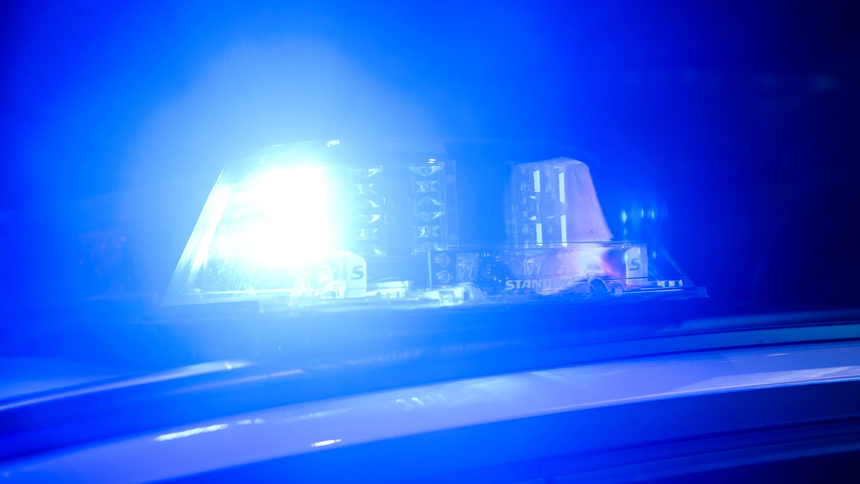 Bei einem Streit auf der Zeil in Frankfurt wird ein Mann verletzt. Die Polizei nimmt vier Tverdächtige fest. - dpa