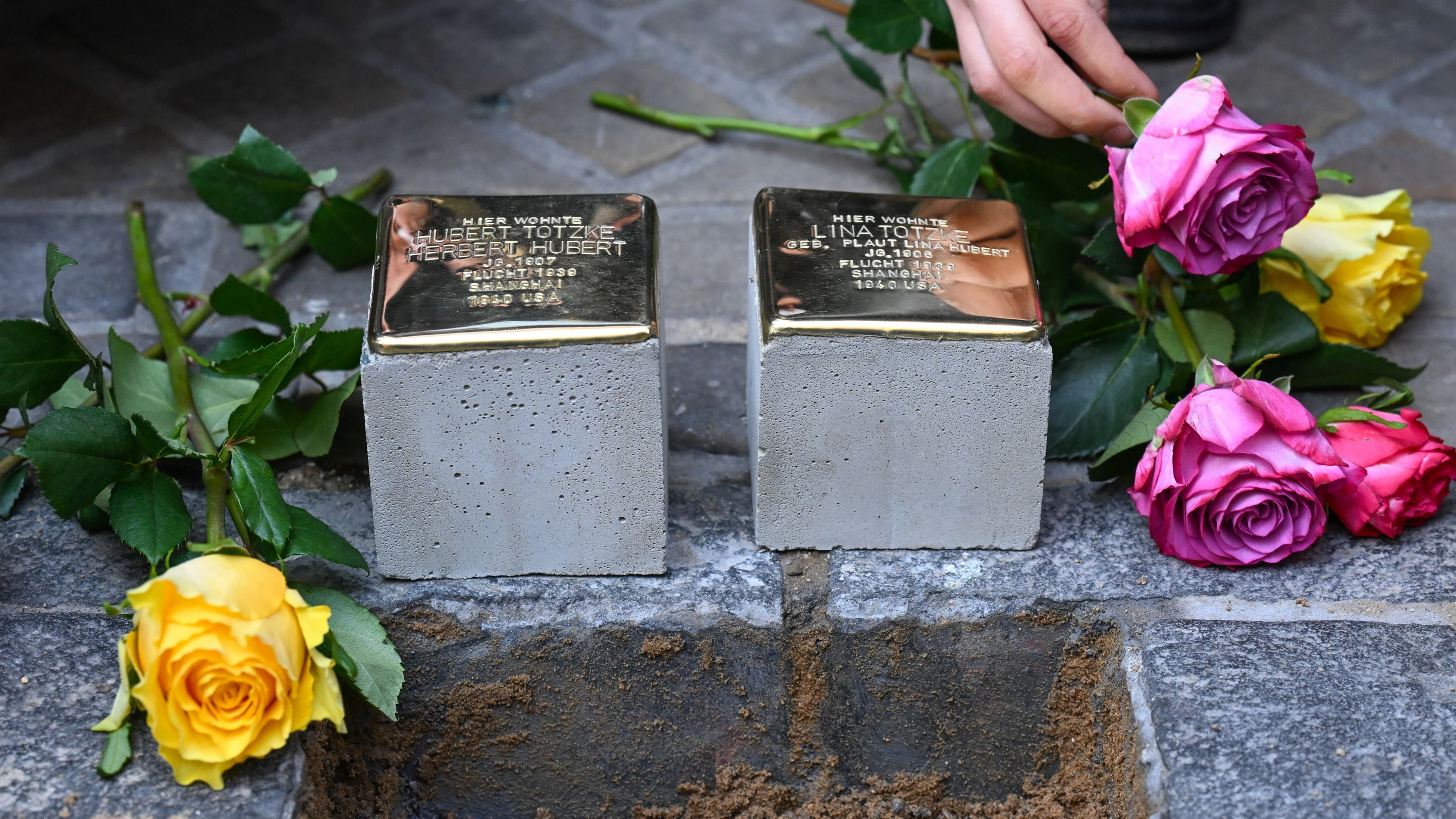Beschluss in Sachsen: CDU und AfD lassen Stolpersteine in Heidenau verbieten Beschluss in Sachsen: CDU und AfD lassen Stolpersteine in Heidenau verbieten