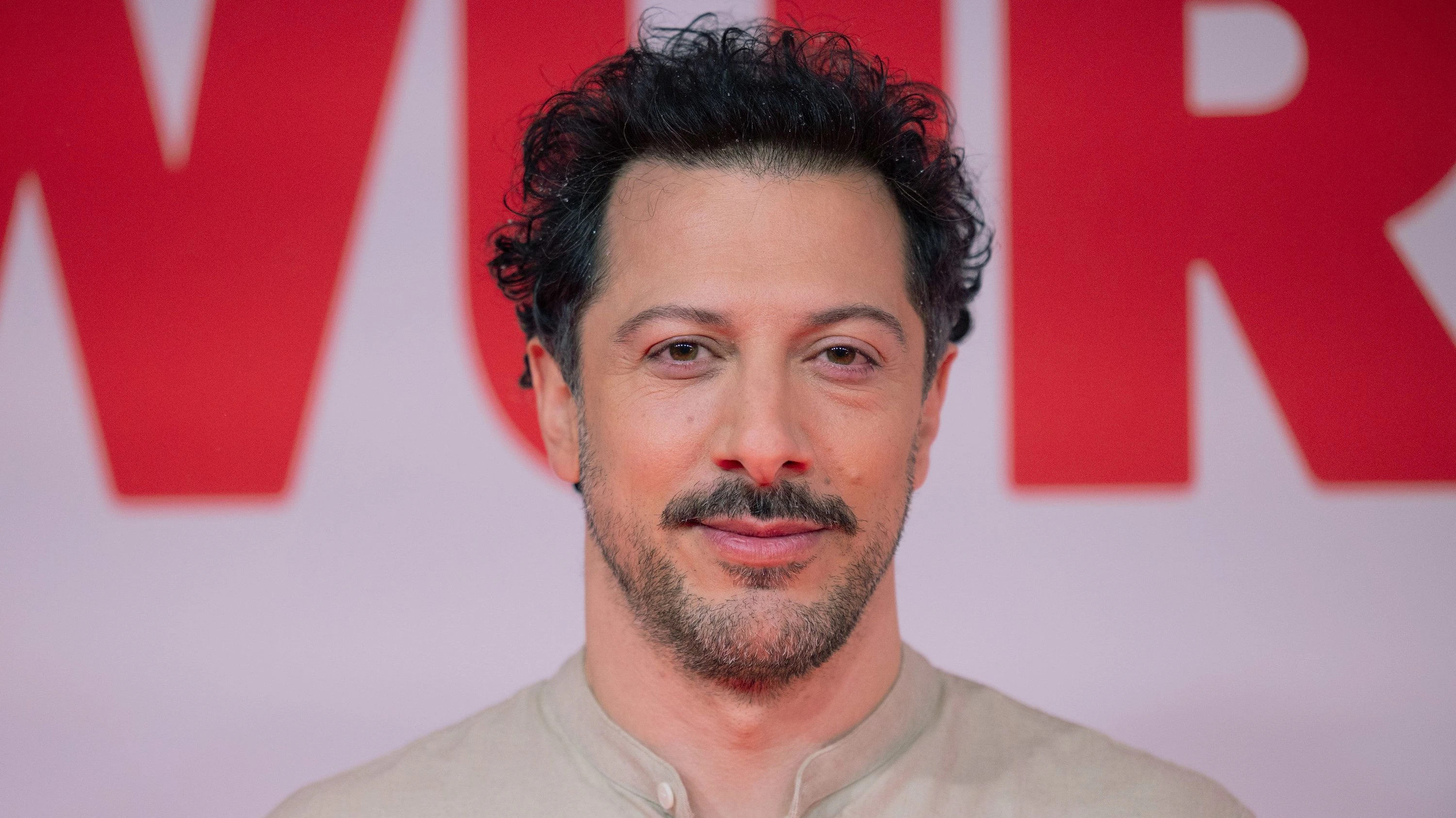 Vorwürfe gegen Ulmen: „Verspätet“ und „unvollständig“ – Fahri Yardim bricht Schweigen