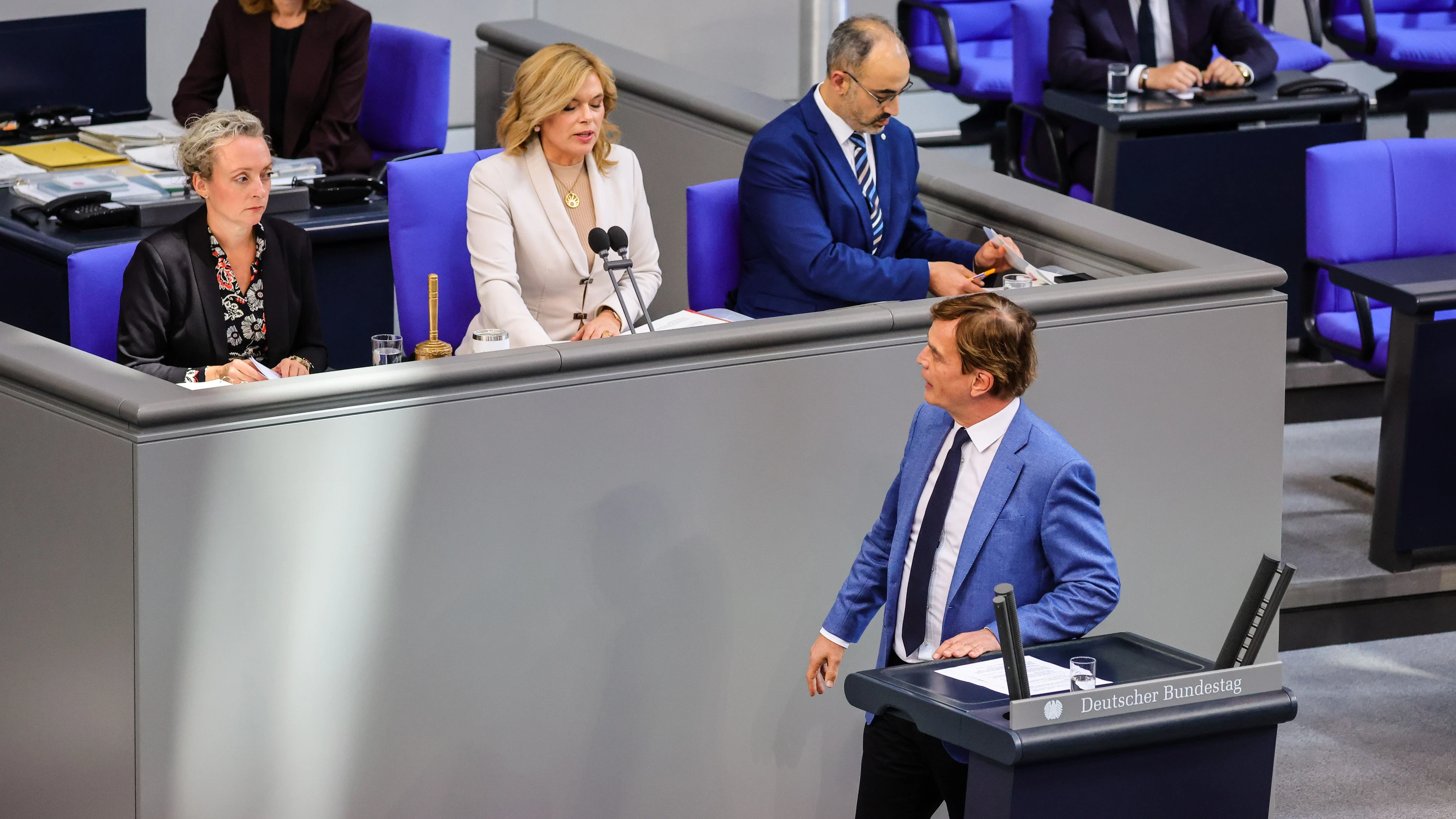 Bild: Klöckners Ordnung: Eine ganze Fraktion rausschmeißen?