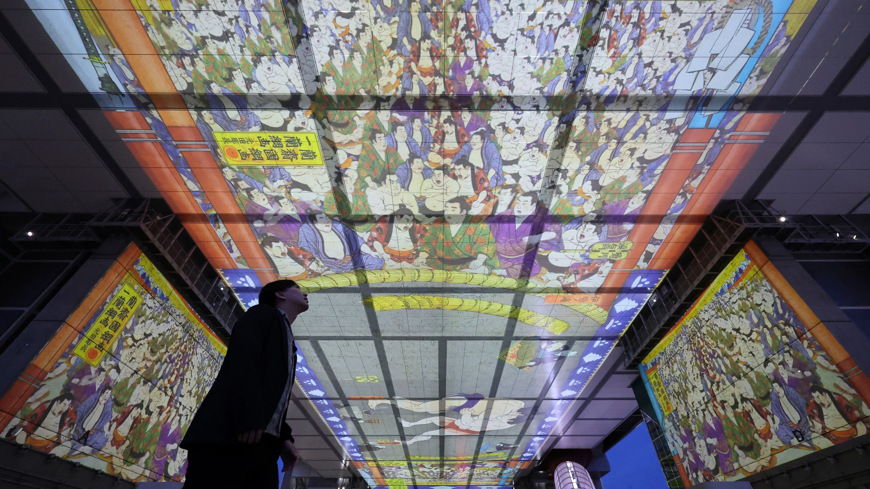 Hightech-Installation der japanischen Geschichte: Museumsbesucher in Tokio - Picture Alliance