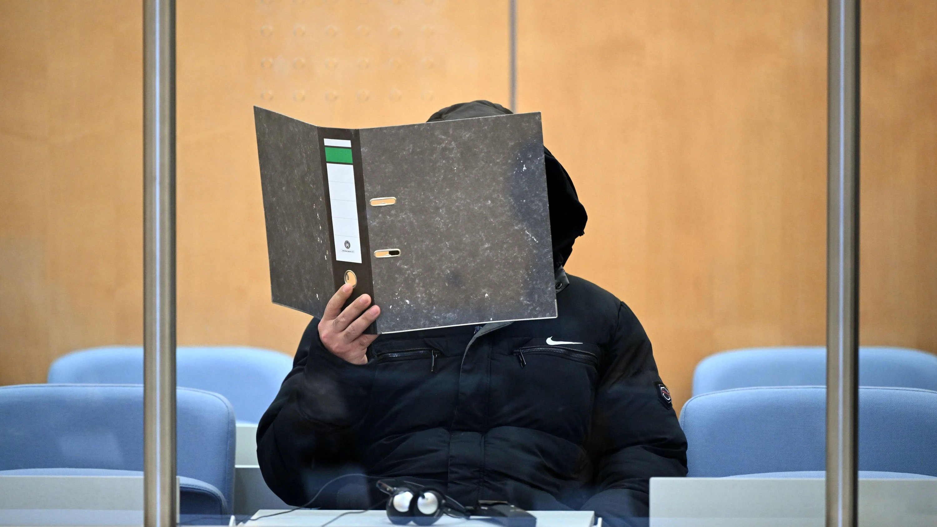 Prozess in Düsseldorf: Flüchtling oder in Wahrheit IS-Terrorist? Prozess in Düsseldorf: Flüchtling oder in Wahrheit IS-Terrorist?