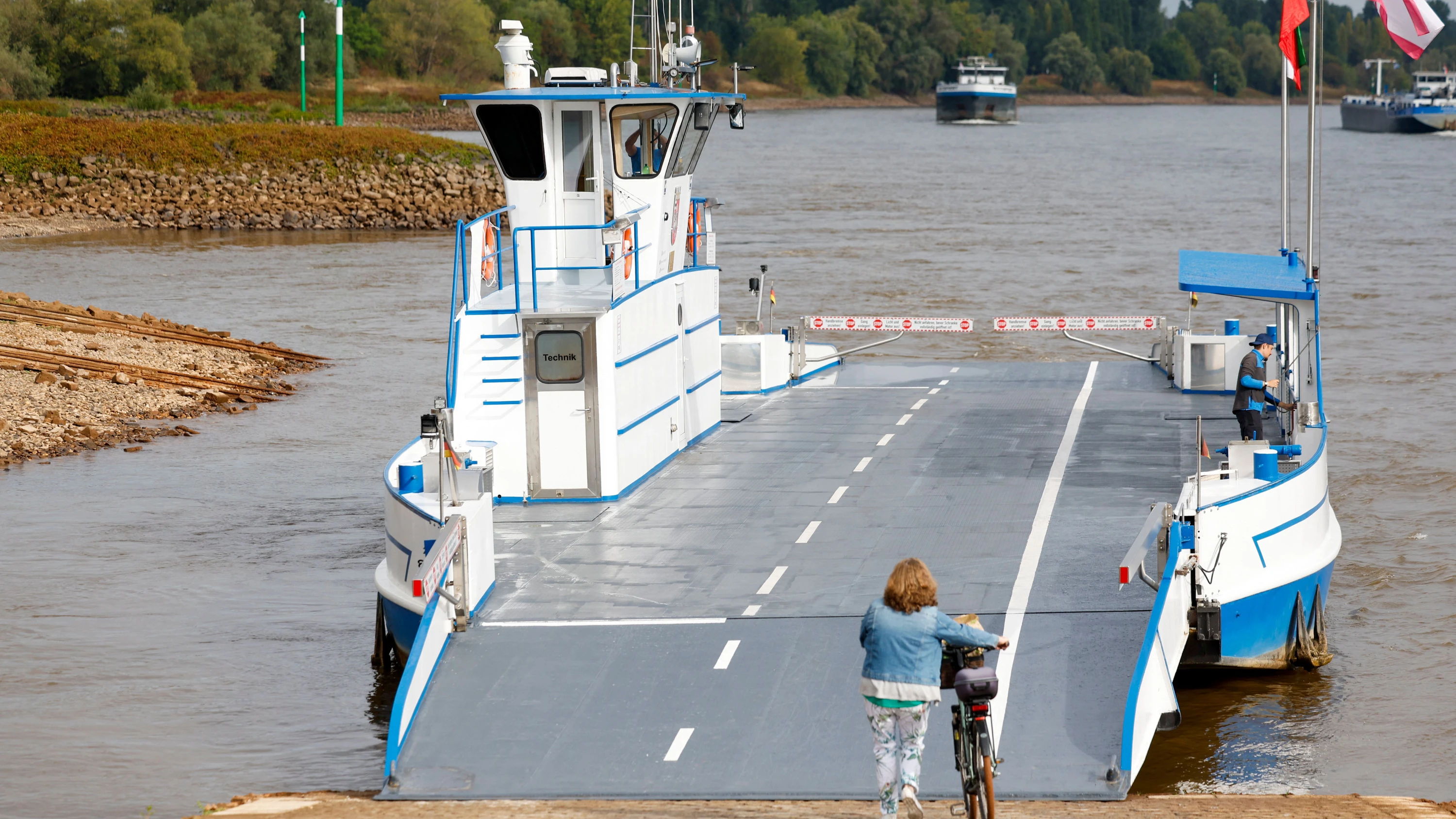 Niedrigwasser: Fähren auf dem Rhein fahren wieder