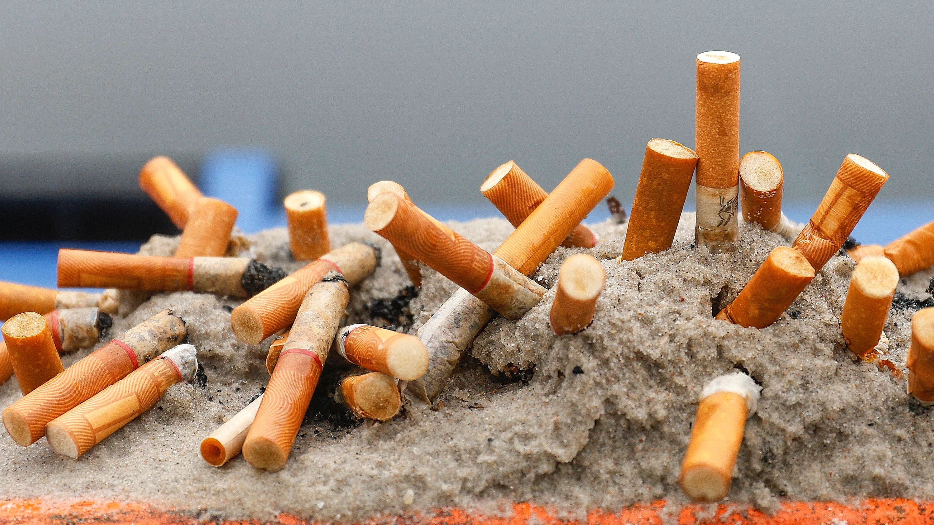 Humpelnd zur Zigarette: Und schon ist der Raucher der Reha-King