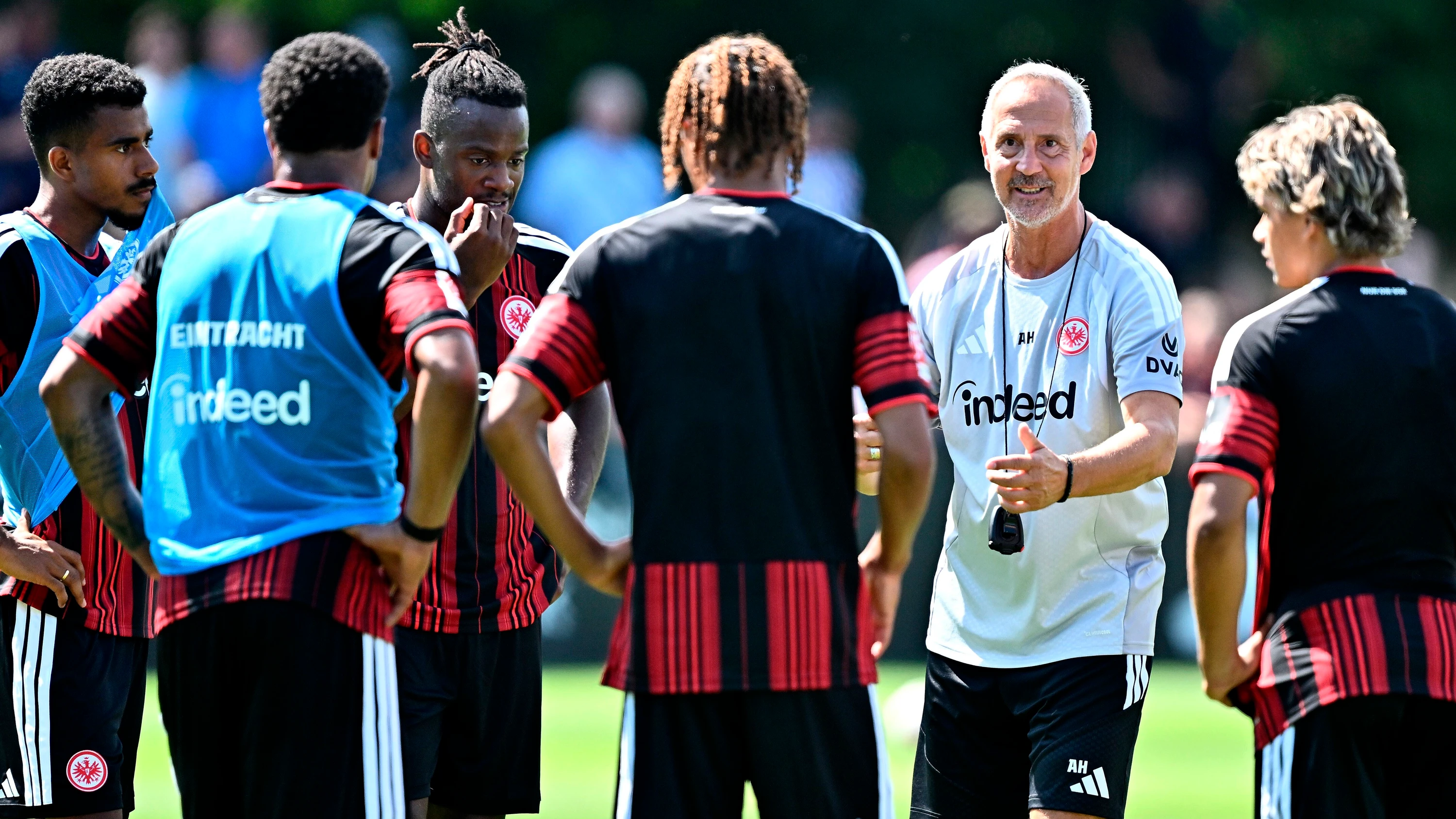 Gibt die Richtung vor: Adi Hütter hat seinem Team vermittelt, was er unter Intensität versteht. - Picture Alliance