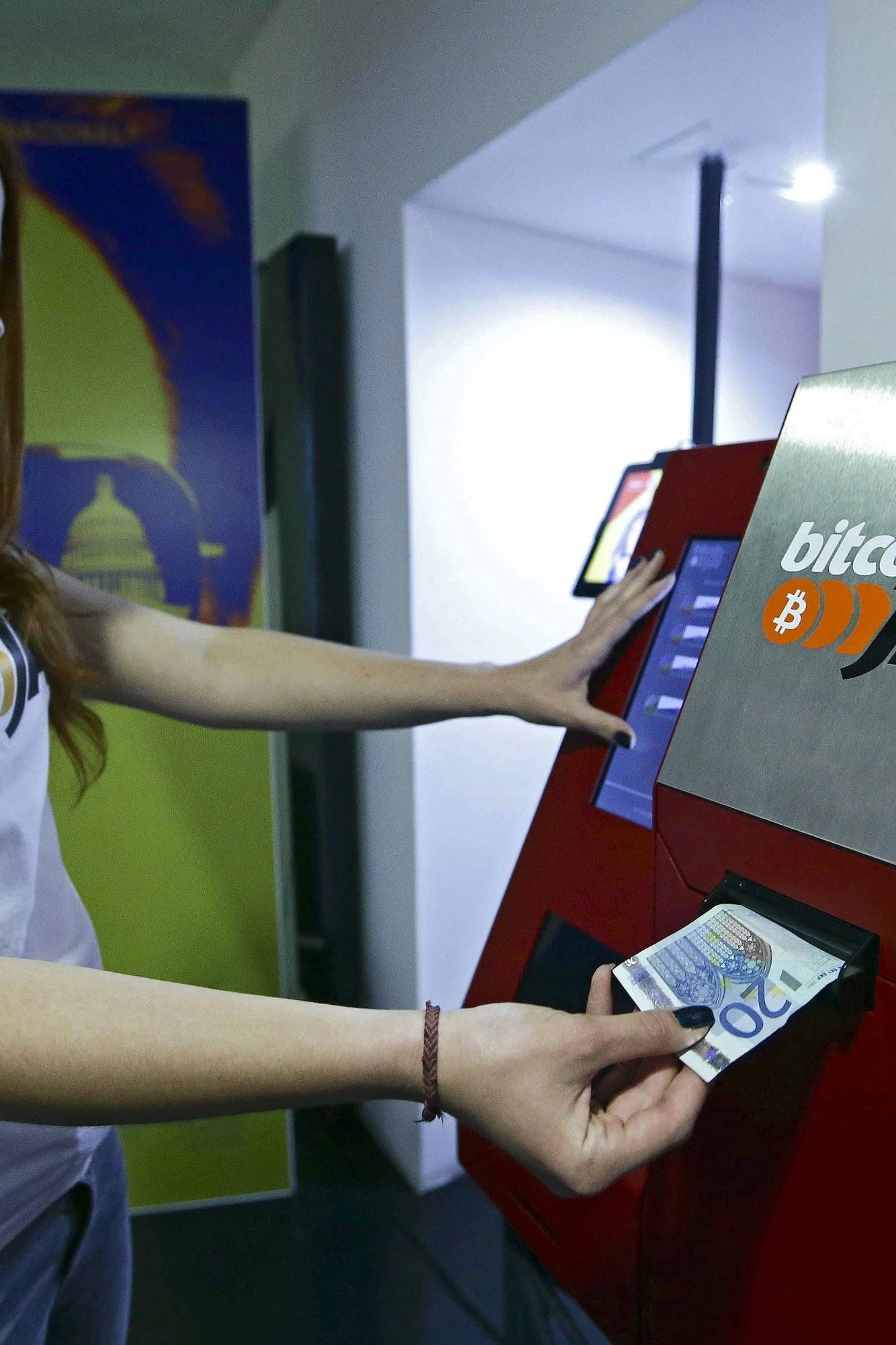 Kryptowährung: Bitcoins fallen unter 300 Dollar | FAZ