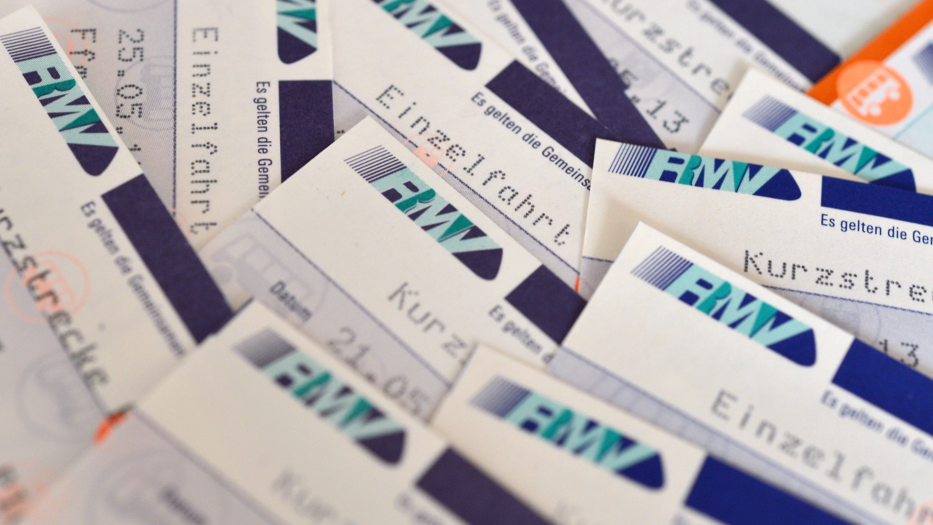 Sicherheit von Kontrolleuren: RMV unterstützt Einsatz von Bodycams