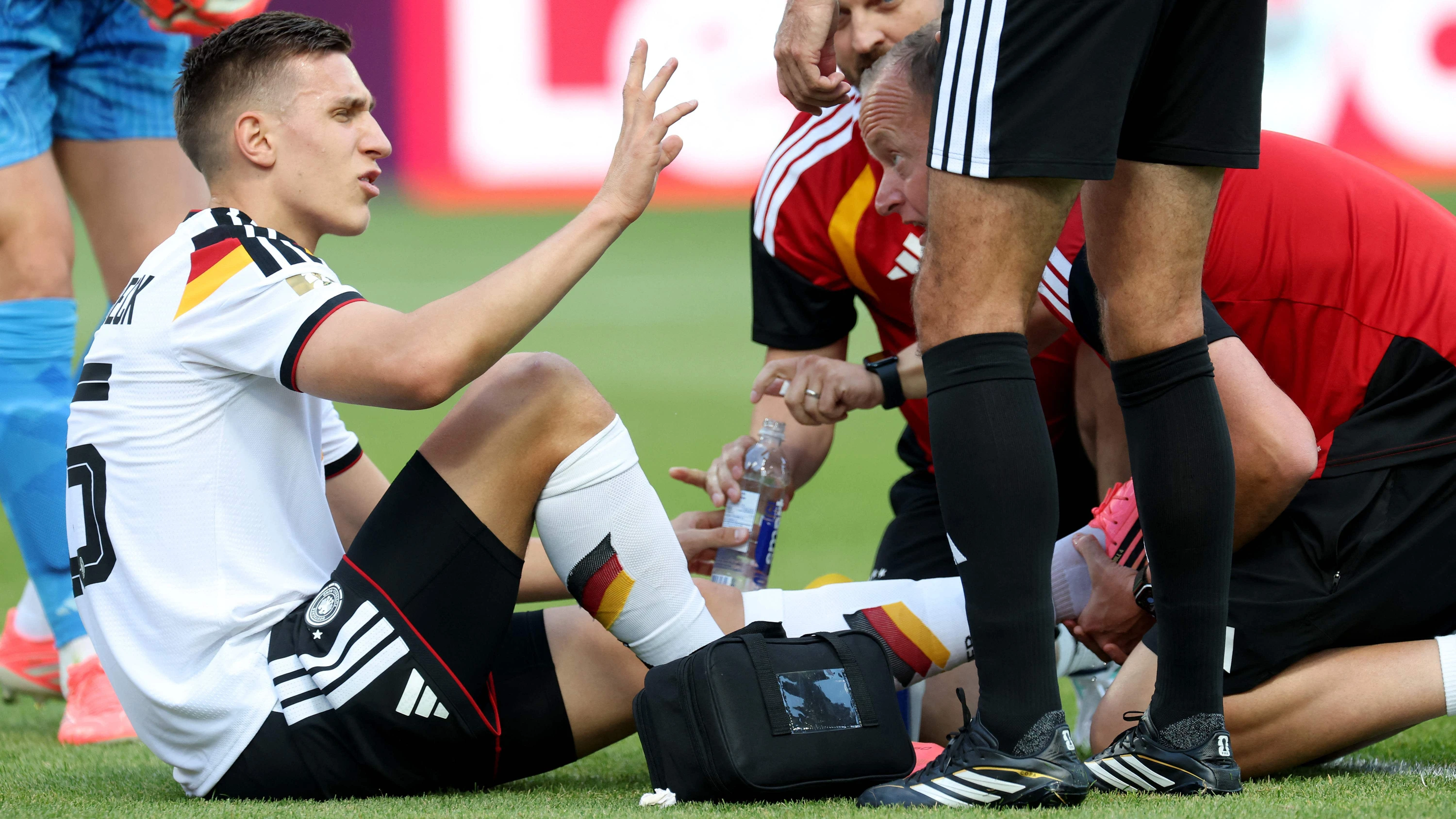 Liveblog Fußball-WM 2026: Bänderriss: WM-Aus für Schlotterbeck Liveblog Fußball-WM 2026: Bänderriss: WM-Aus für Schlotterbeck