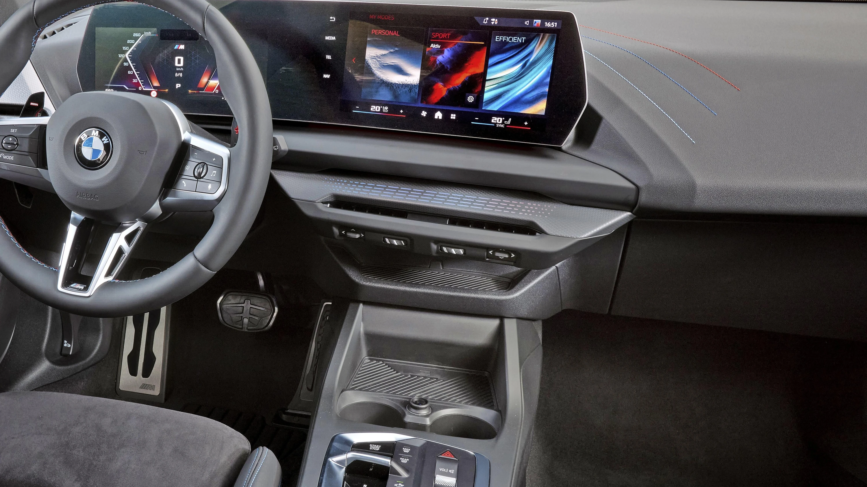 Er fehlt: Im BMW X2 muss man wie bei Geschwister auf den praktischen Controller verzichten. Er gehörte seit Jahren dazu. - Hersteller