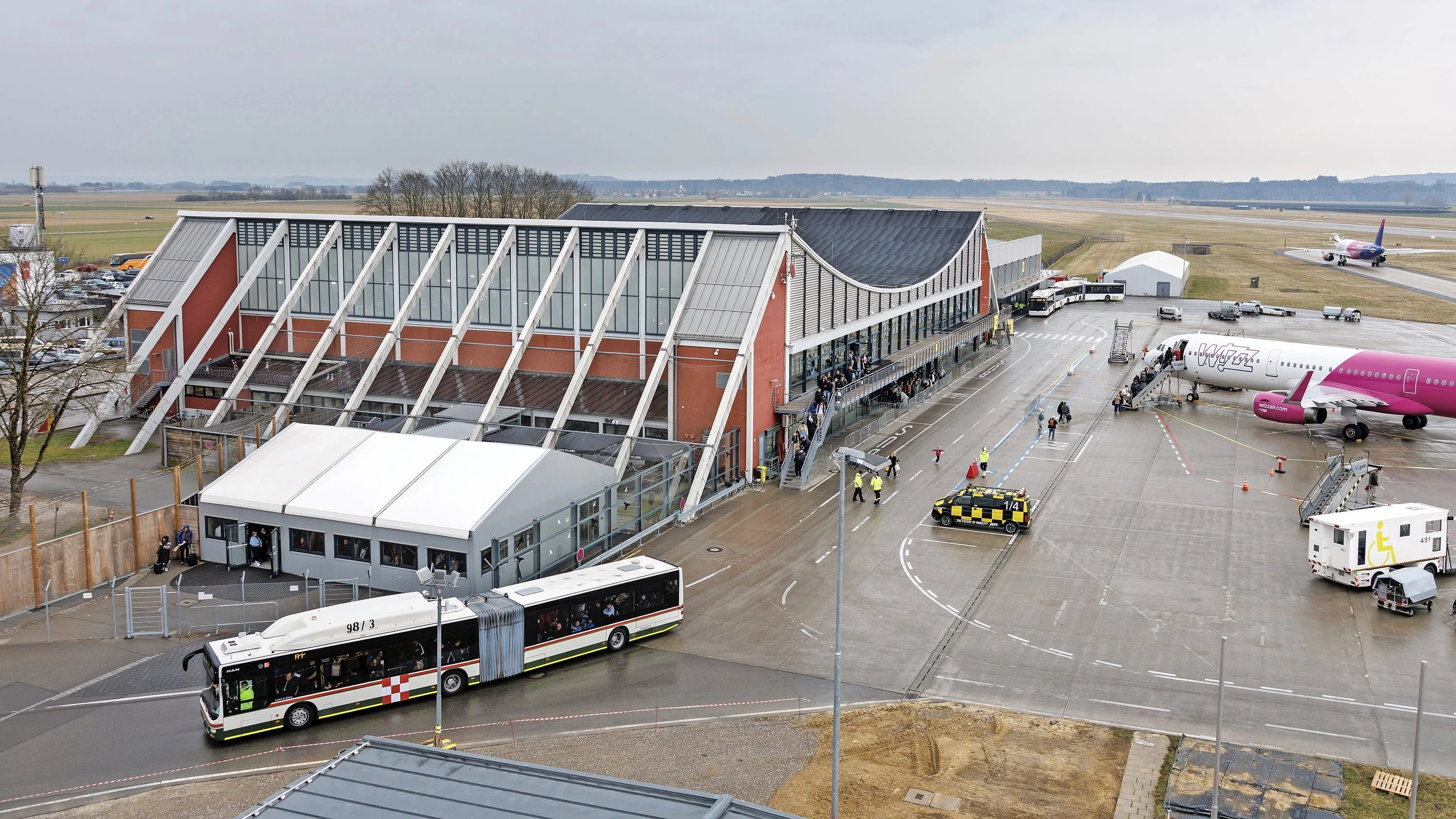 Luftverkehr: Memmingen hebt ab Luftverkehr: Memmingen hebt ab
