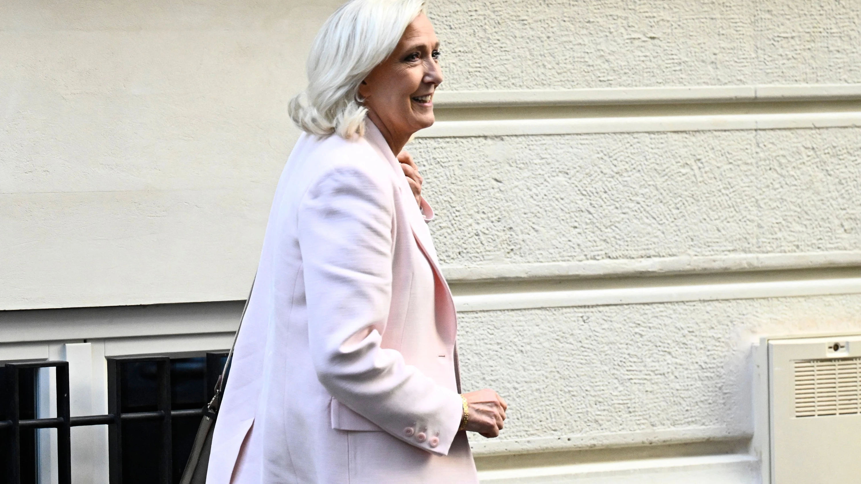 Nach Berufungsurteil: Le Pen tritt trotz Schuldspruch bei der Präsidentenwahl an