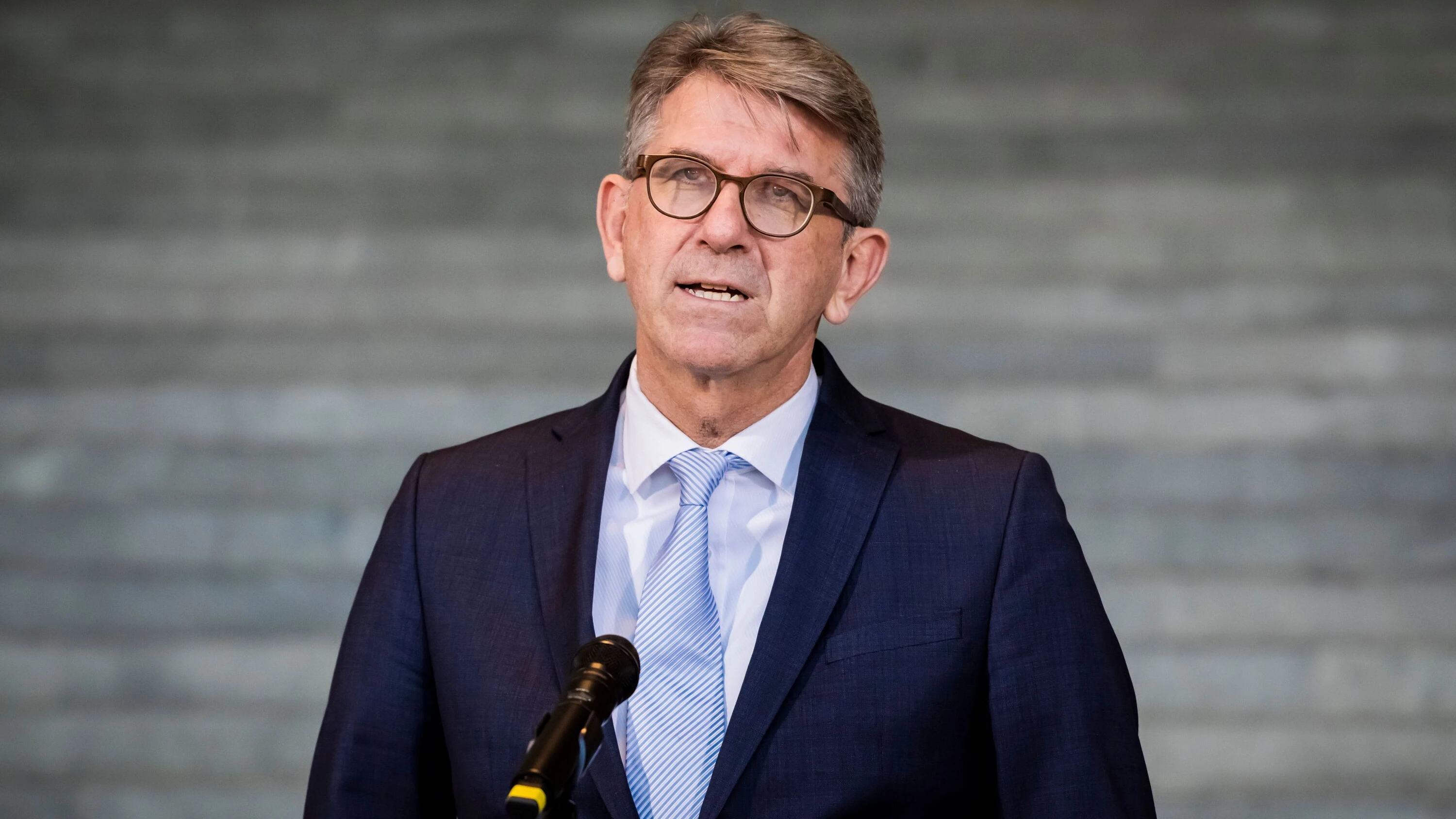 Verfassungsschutz prüft: Extremismusverdacht: Weimer streicht drei Buchhandlungen von Preisliste