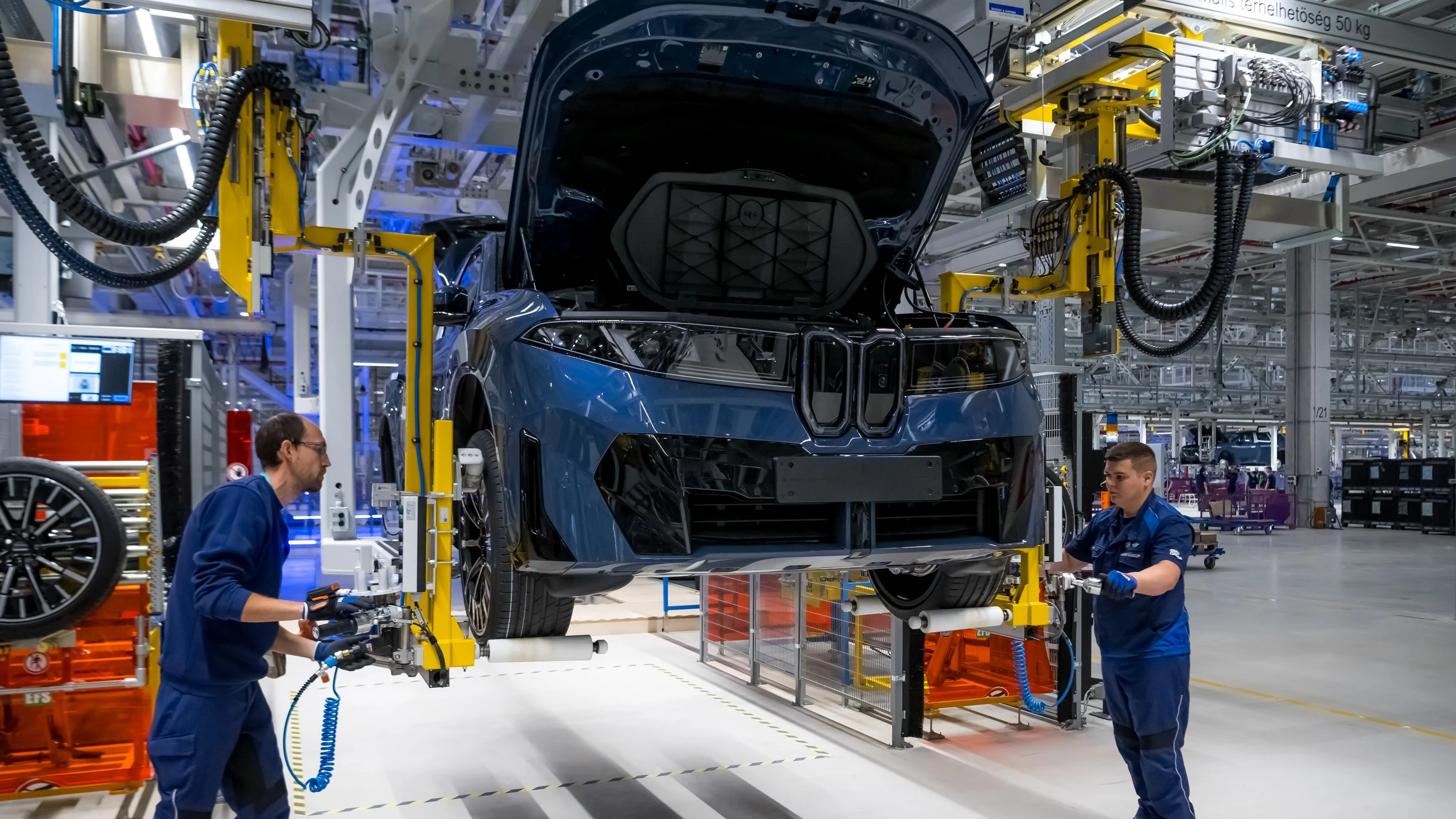 Arbeitsplätze für Ungarn: Produktion des gefragten Elektromodells BMW iX3 im ungarischen Debrecen. - BMW